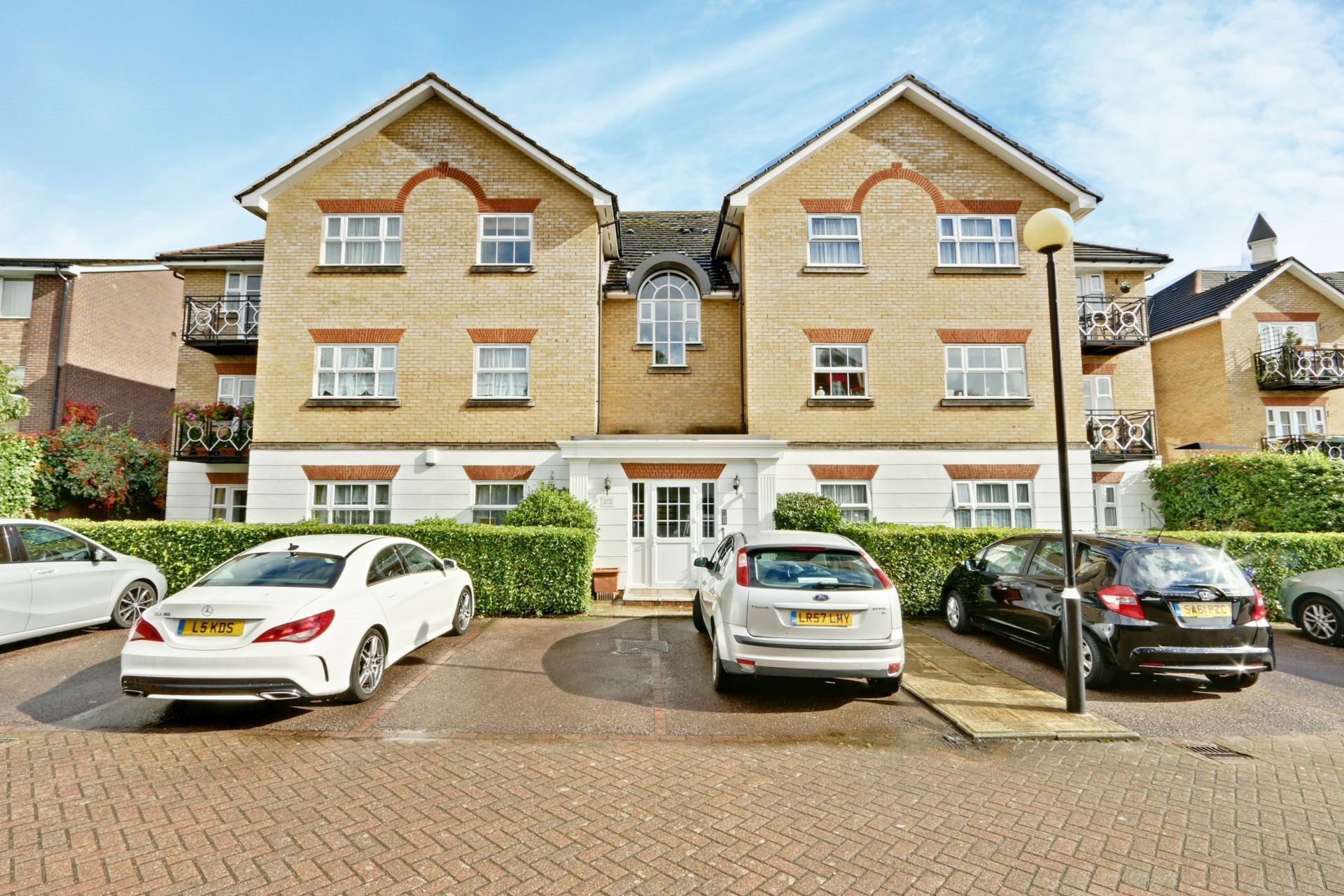 Property For Sale Chase Road, Oakwood, N14 2 Bedroom Flat through