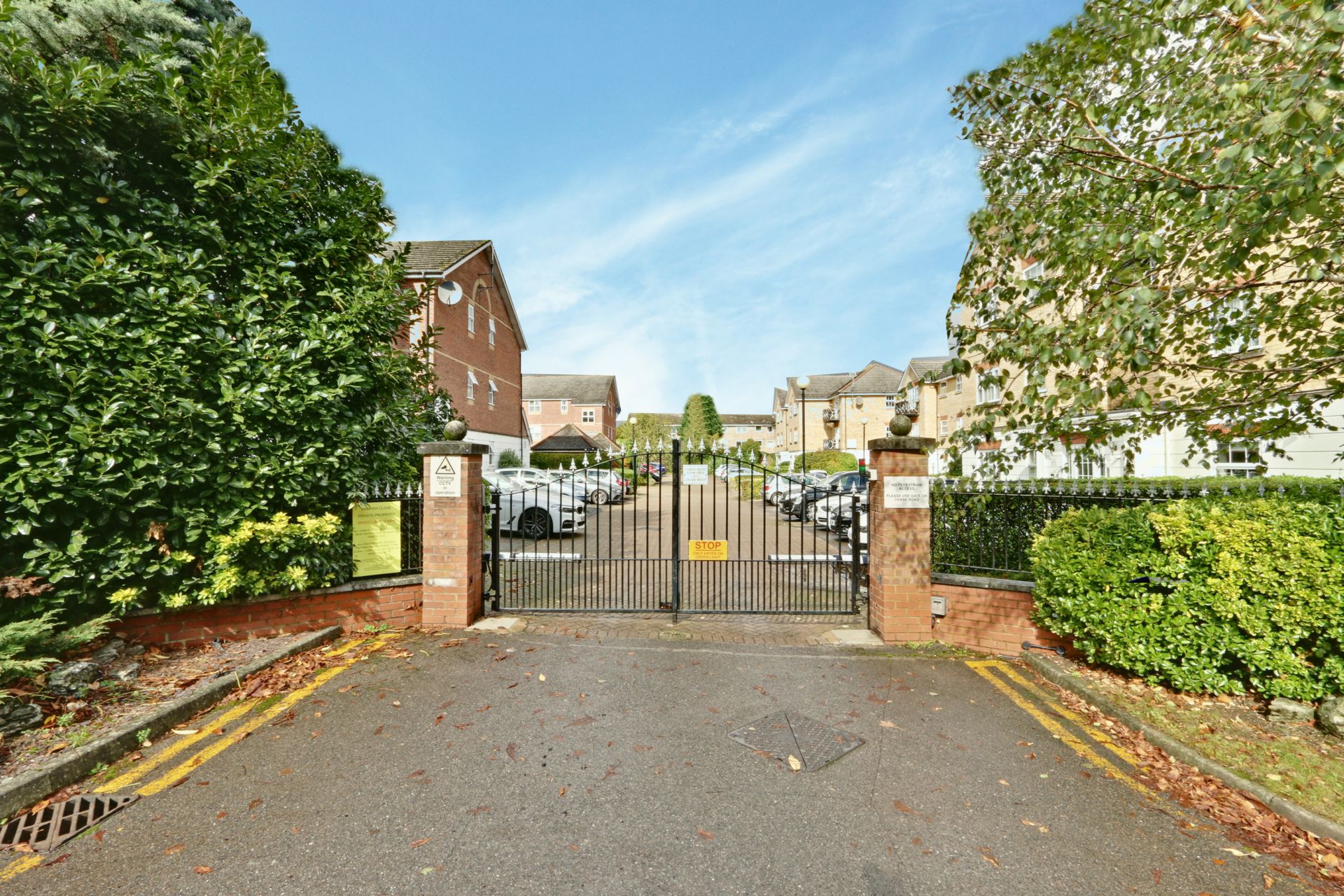 Property For Sale Chase Road, Oakwood, N14 2 Bedroom Flat through