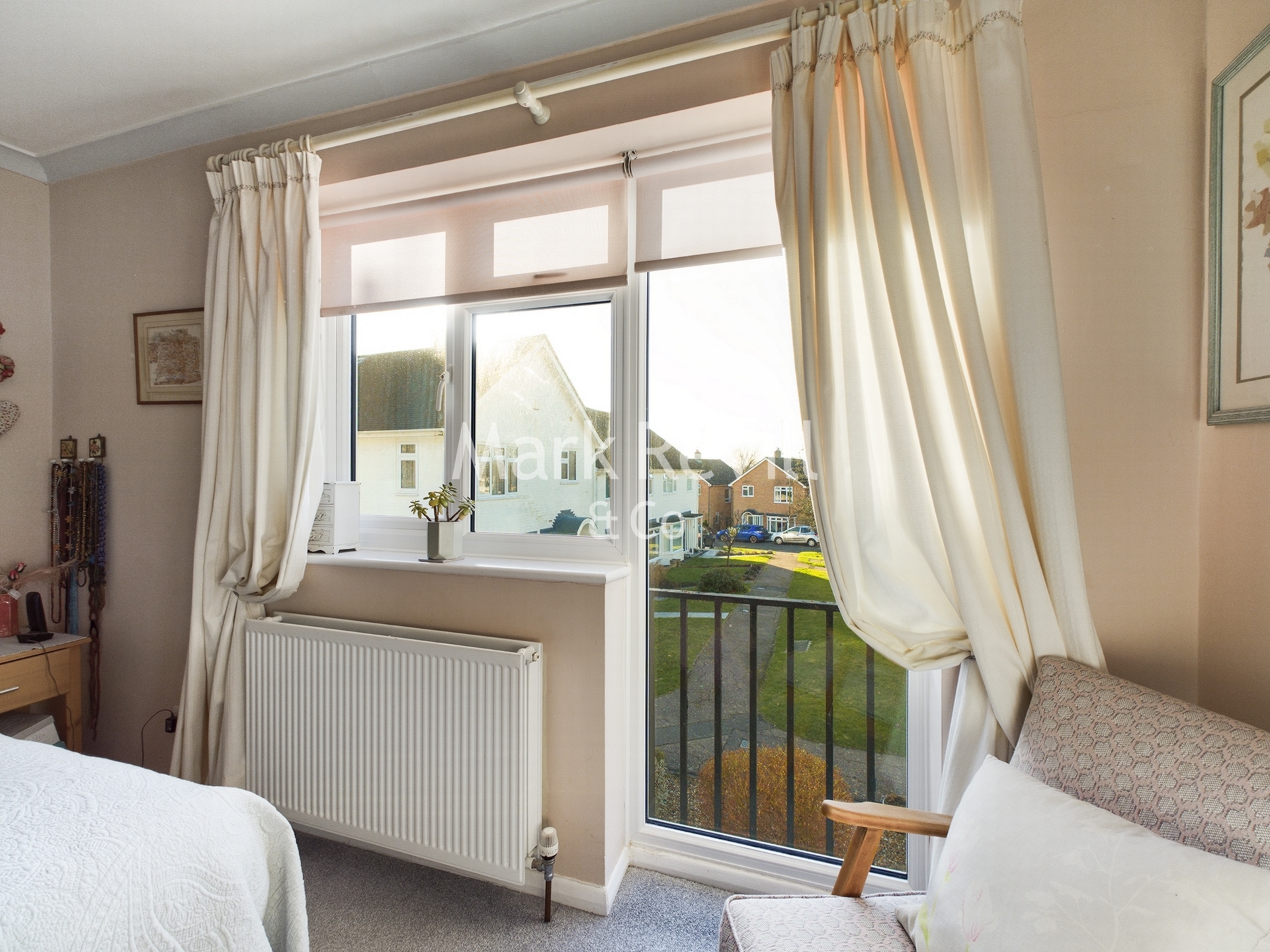 Property For Sale Finches Gardens, Lindfield, RH16 3 Bedroom House