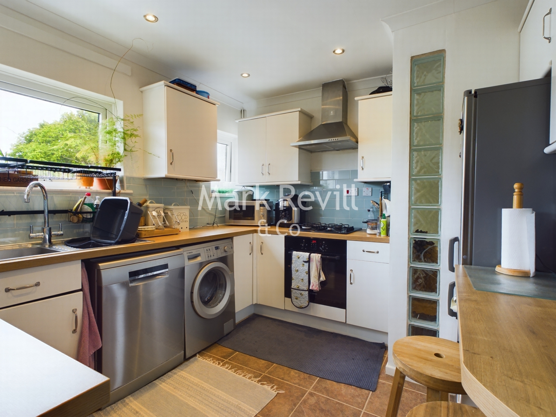Property For Sale Hickmans Lane, Lindfield, RH16 2 Bedroom Flat