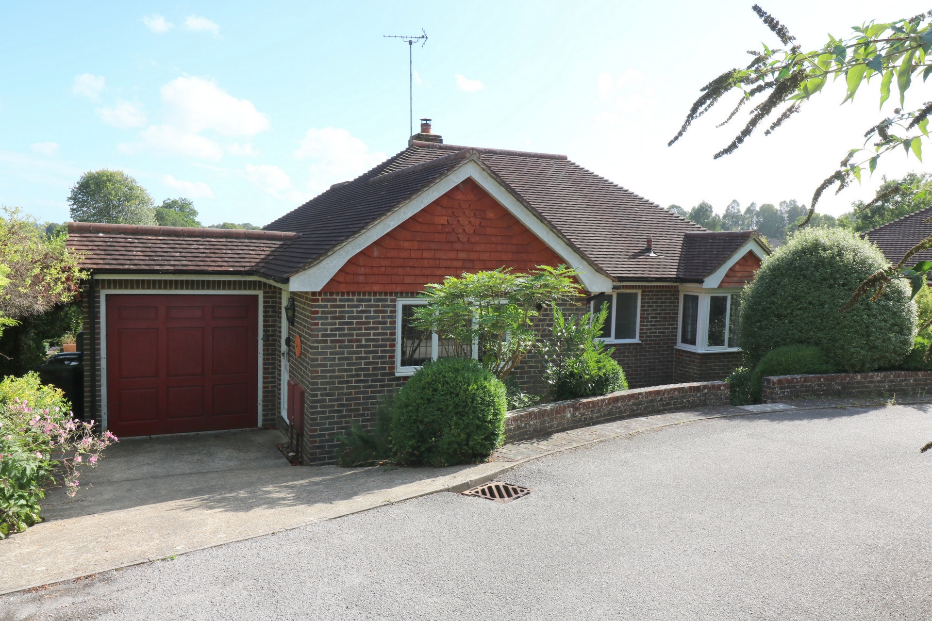 Property For Sale Barrington Wood, Lindfield, RH16 3 Bedroom Bungalow