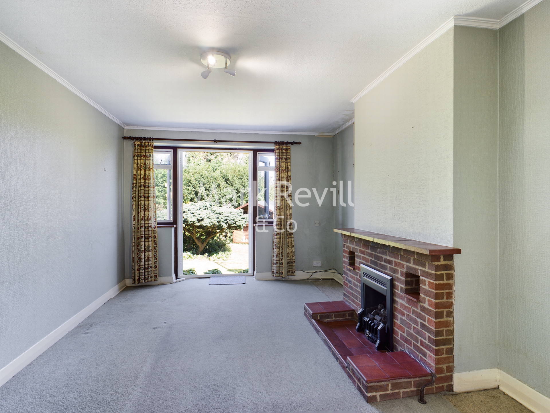 Property For Sale Chestnuts Close, Lindfield, RH16 2 Bedroom Bungalow