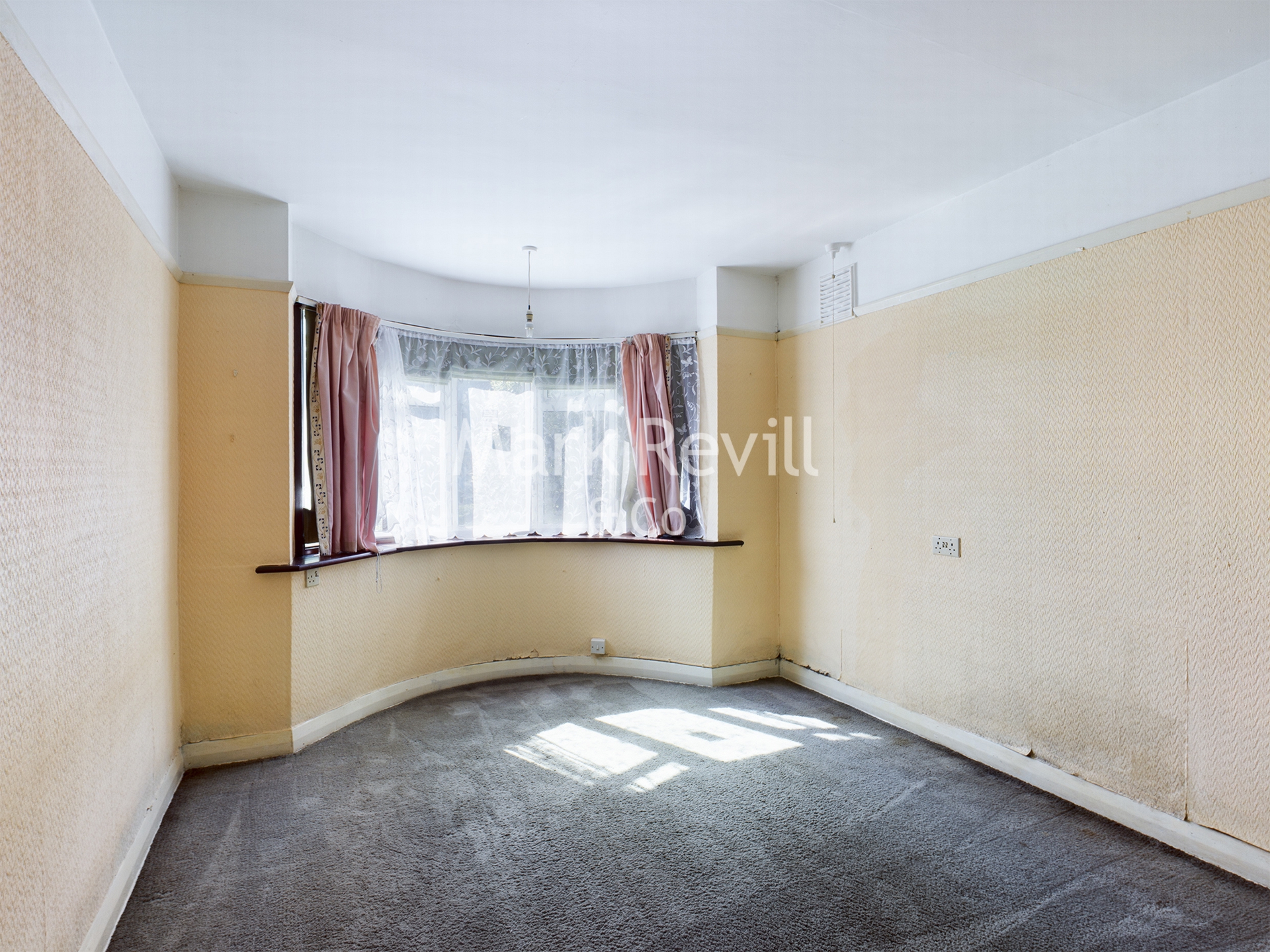 Property For Sale Chestnuts Close, Lindfield, RH16 2 Bedroom Bungalow