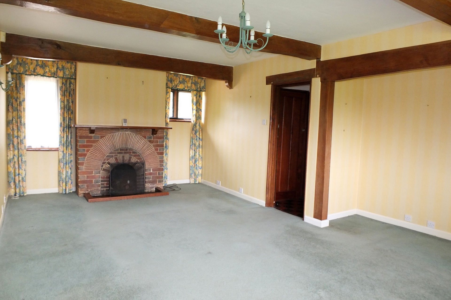 Property For Sale Courtmead Road, Cuckfield, RH17 3 Bedroom House