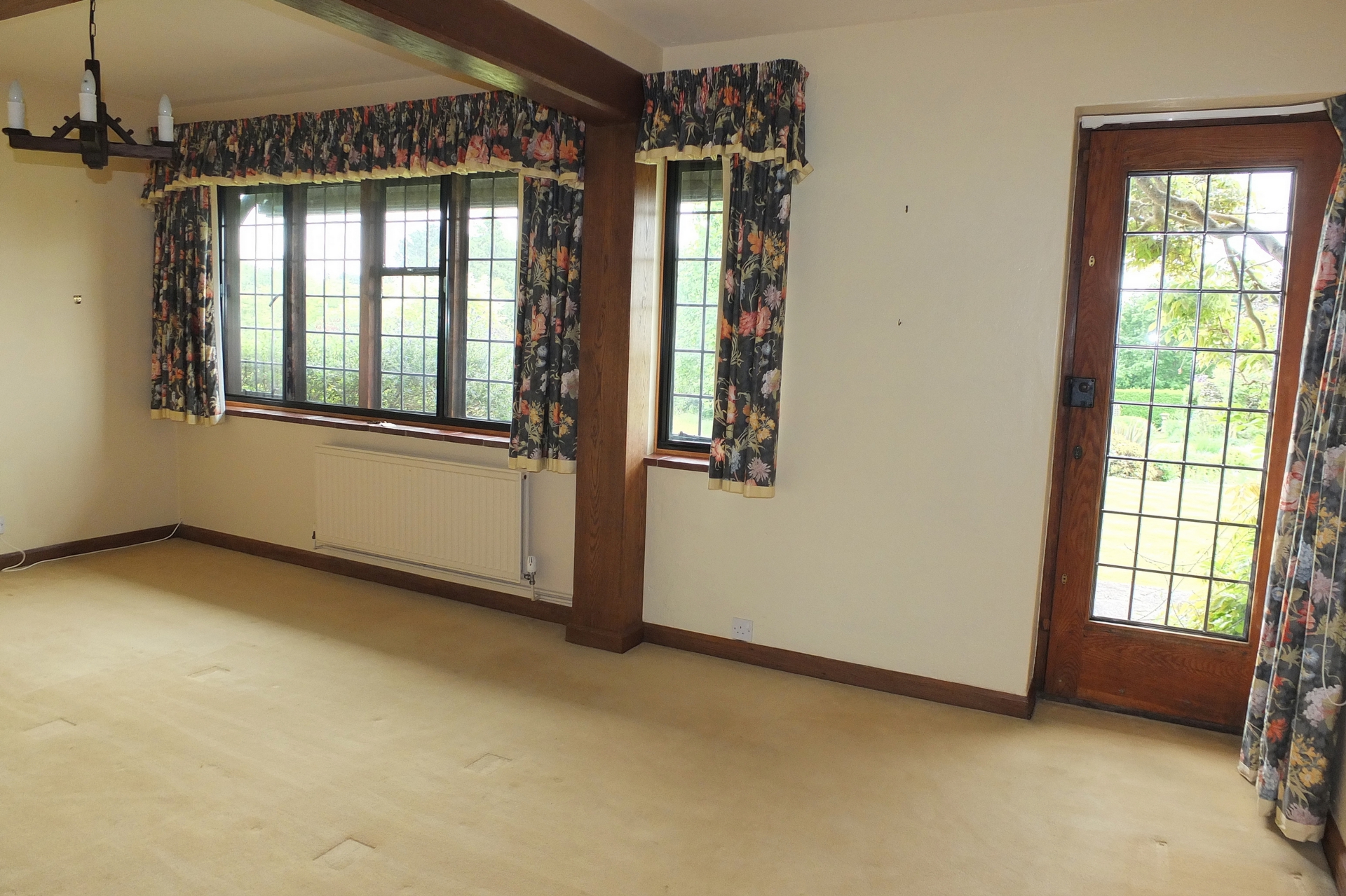 Property For Sale Courtmead Road, Cuckfield, RH17 3 Bedroom House