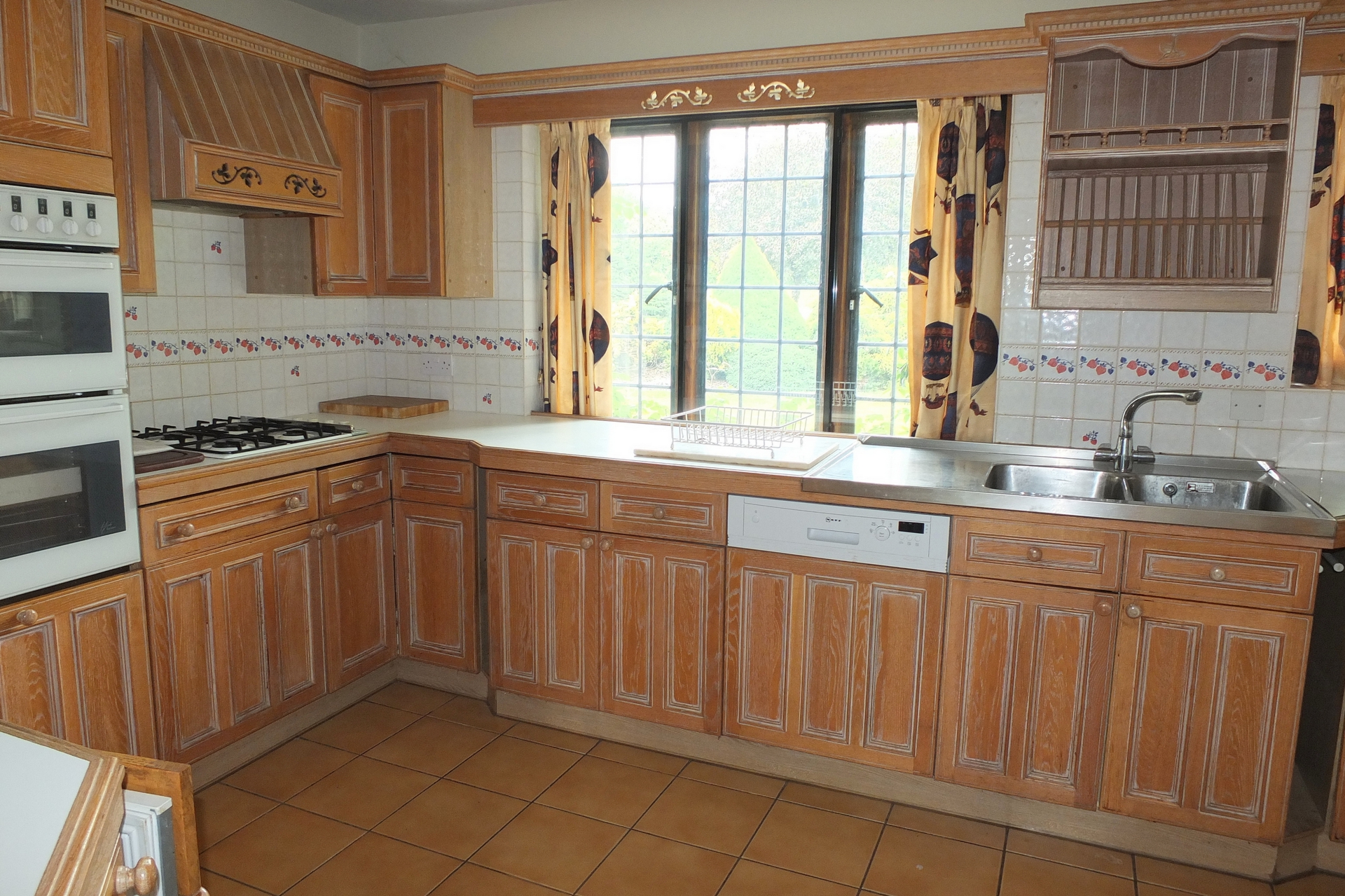 Property For Sale Courtmead Road, Cuckfield, RH17 3 Bedroom House