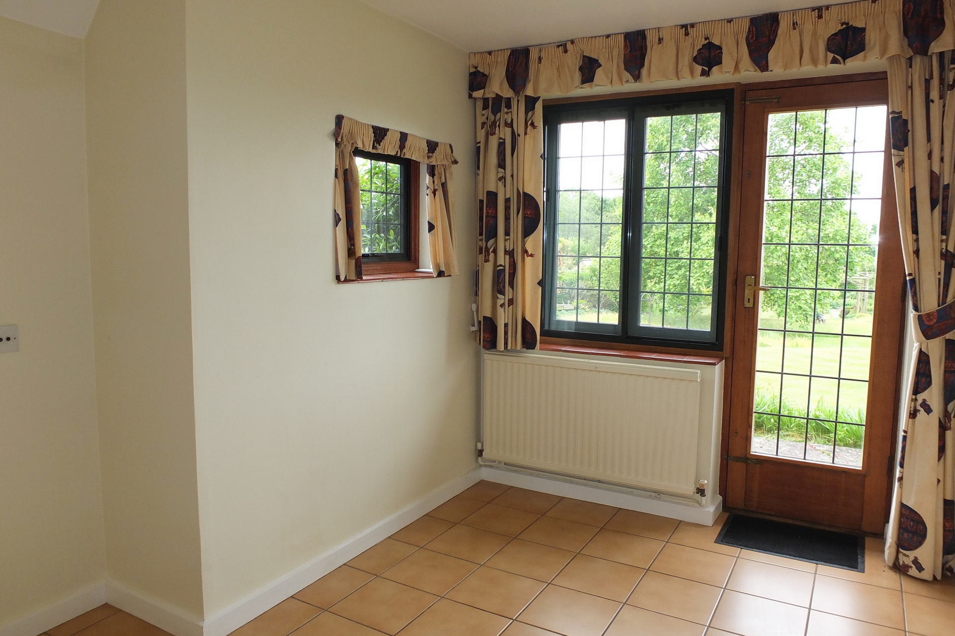 Property For Sale Courtmead Road, Cuckfield, RH17 3 Bedroom House
