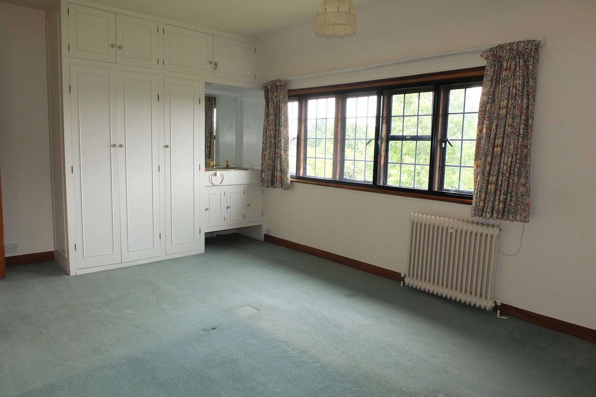 Property For Sale Courtmead Road, Cuckfield, RH17 3 Bedroom House