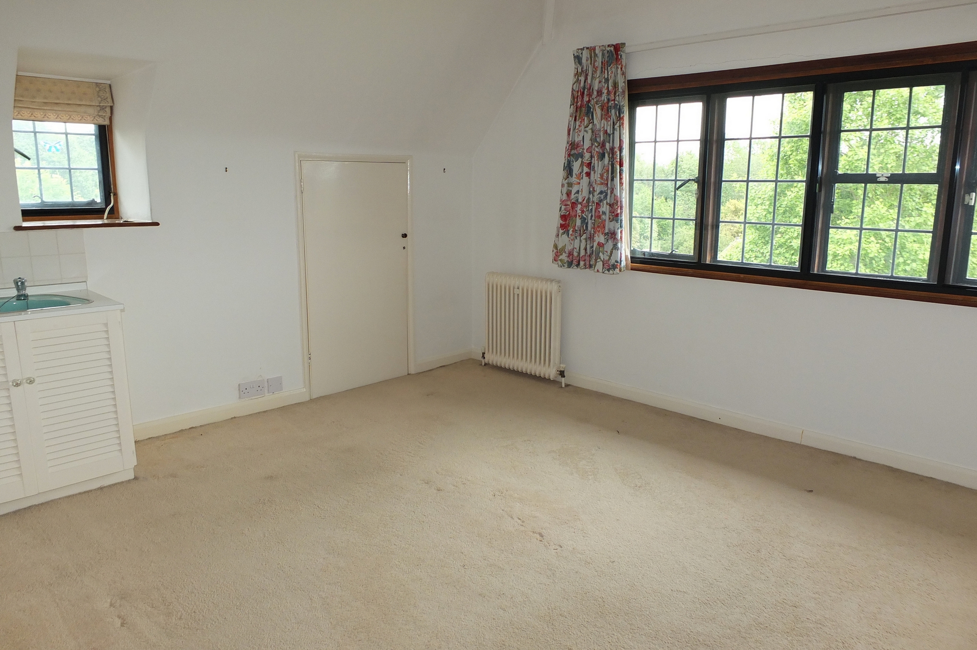 Property For Sale Courtmead Road, Cuckfield, RH17 3 Bedroom House