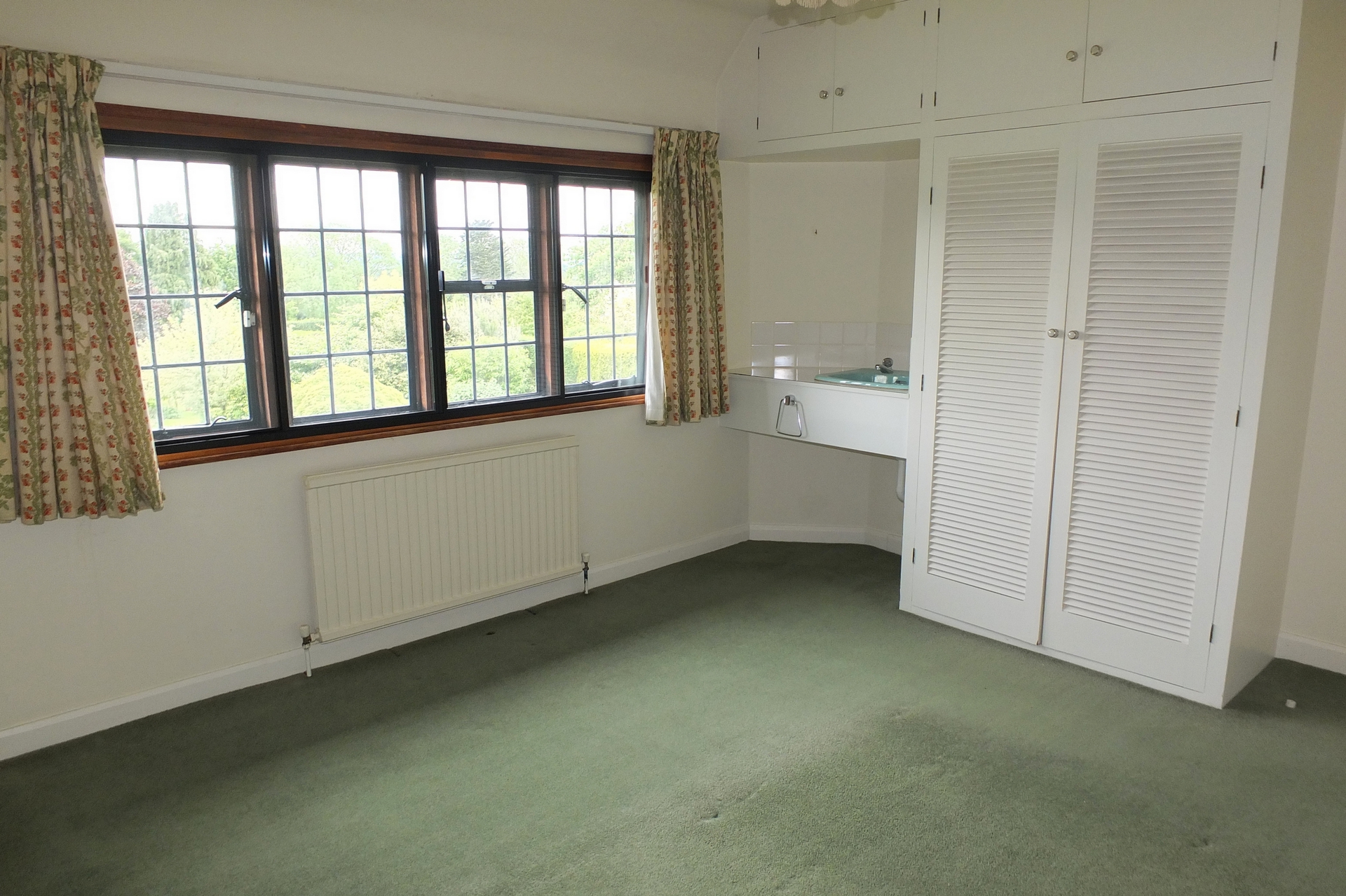 Property For Sale Courtmead Road, Cuckfield, RH17 3 Bedroom House