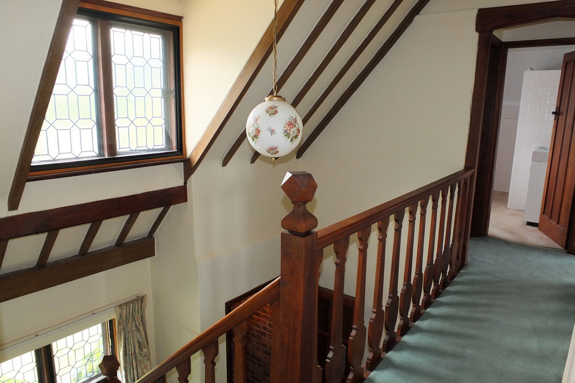 Property For Sale Courtmead Road, Cuckfield, RH17 3 Bedroom House