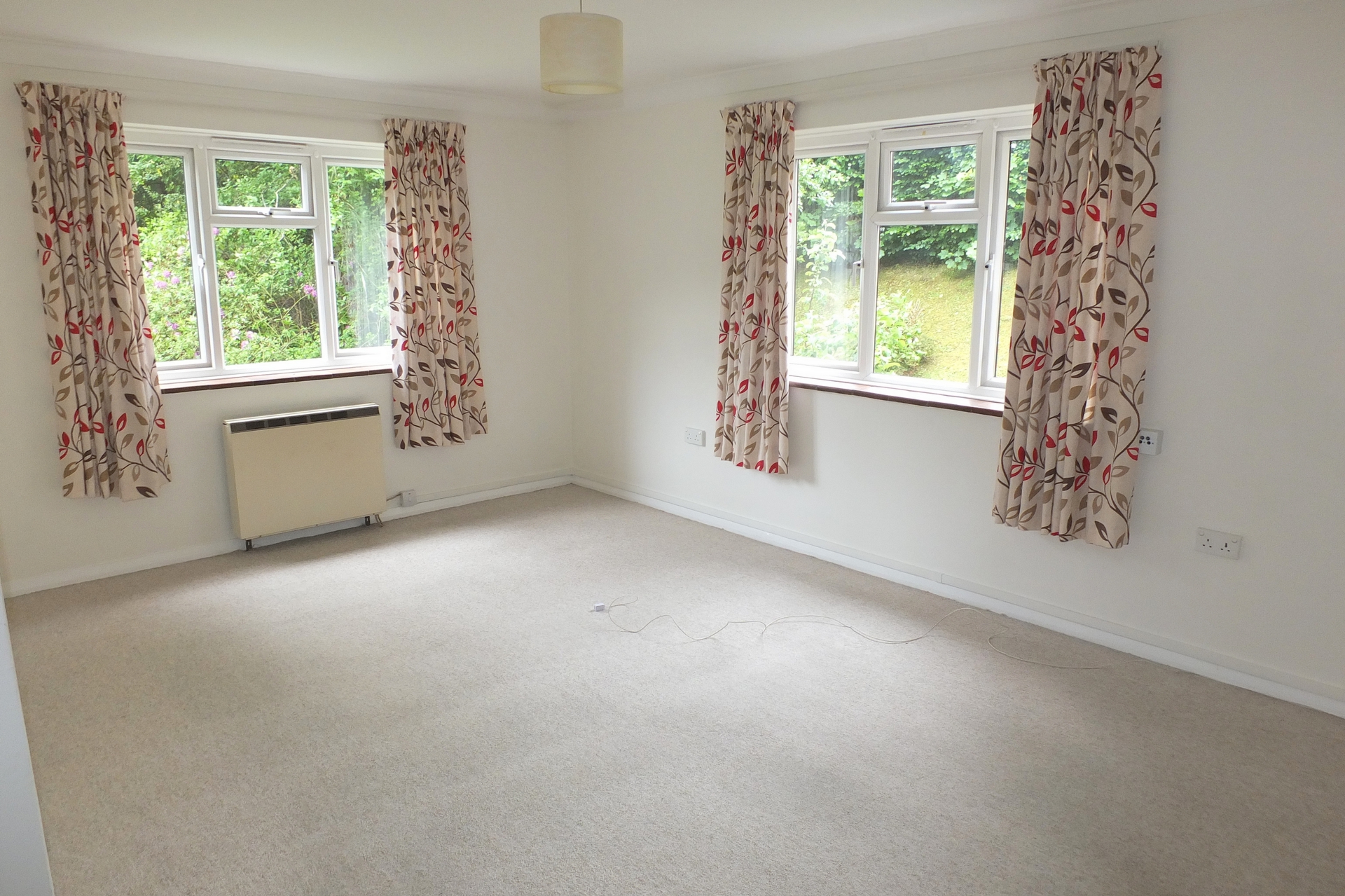 Property For Sale Boltro Road, Haywards Heath, RH16 2 Bedroom Flat