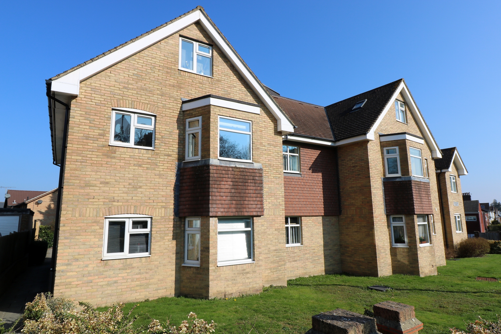 Property For Sale Church Avenue, Haywards Heath, RH16 2 Bedroom Flat