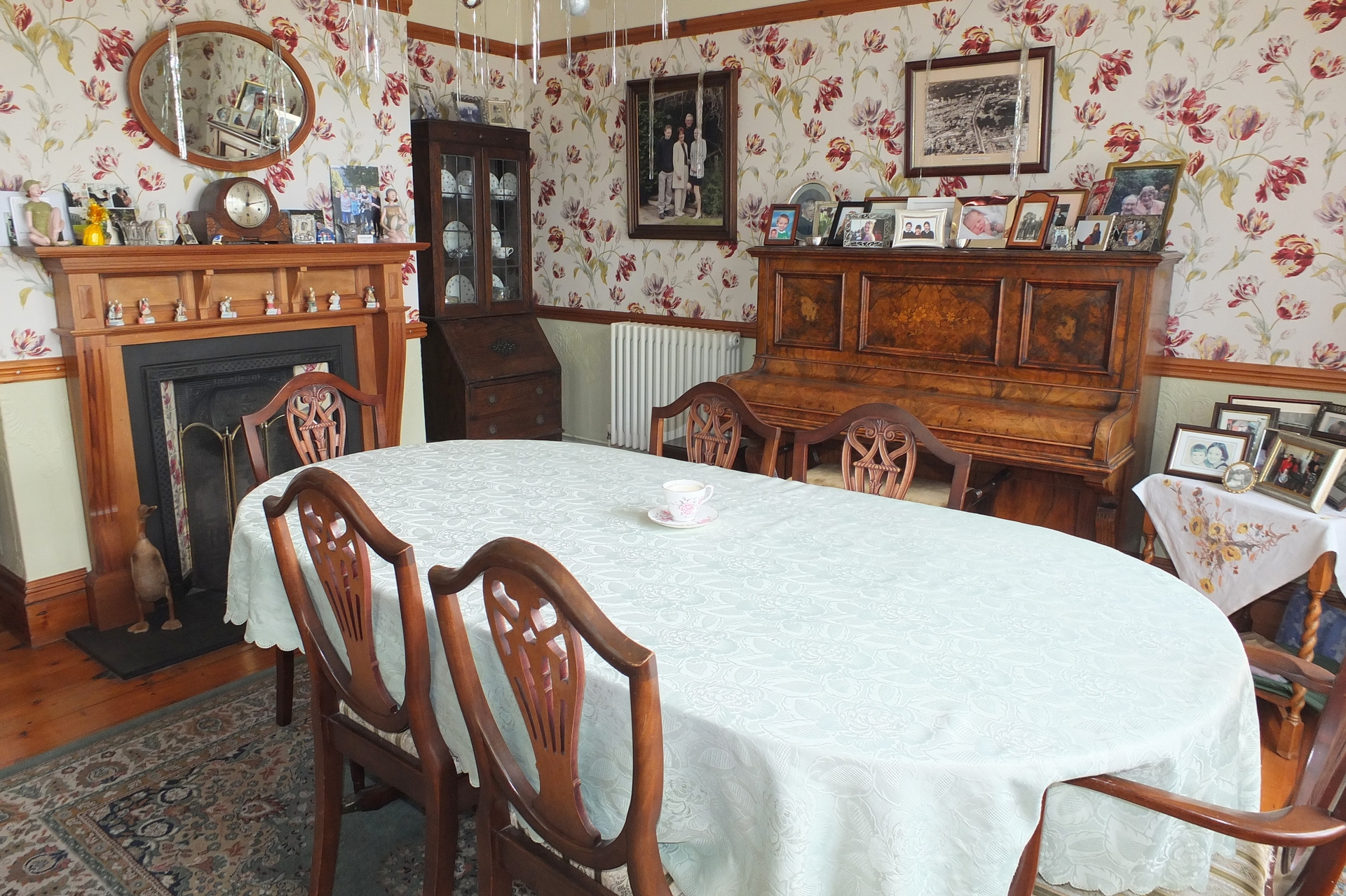 Property For Sale Haywards Road, Haywards Heath, RH16 3 Bedroom House