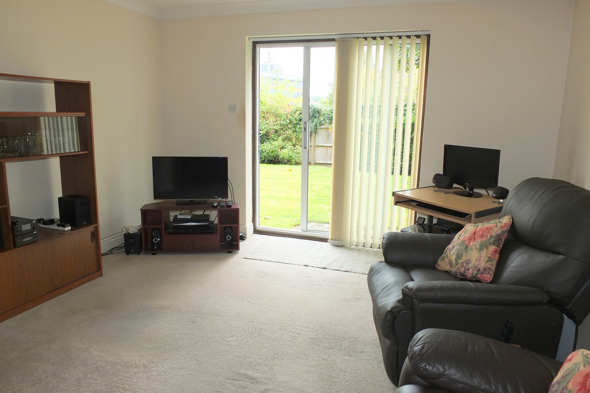 Property For Sale Great Heathmead, Haywards Heath, RH16 1 Bedroom