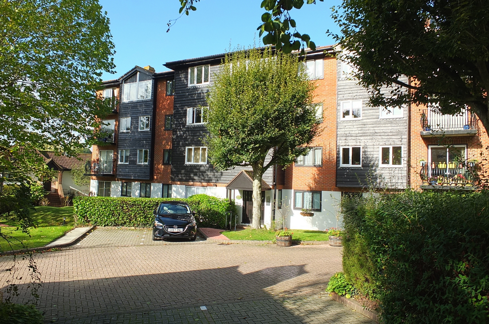 Property For Sale Great Heathmead, Haywards Heath, RH16 1 Bedroom