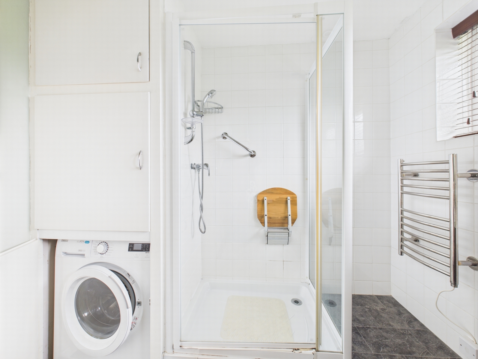 Shower room 2