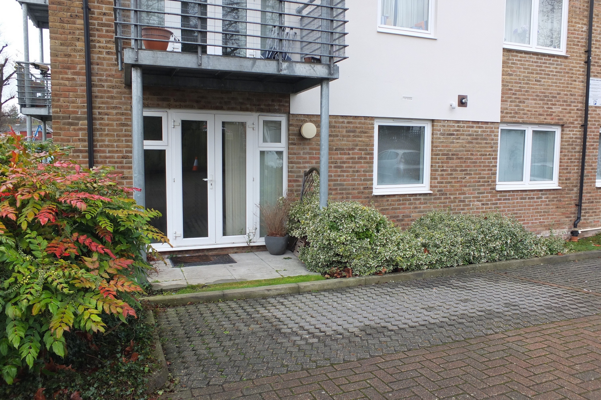 Property For Sale Harlands Road, Haywards Heath, RH16 2 Bedroom Flat