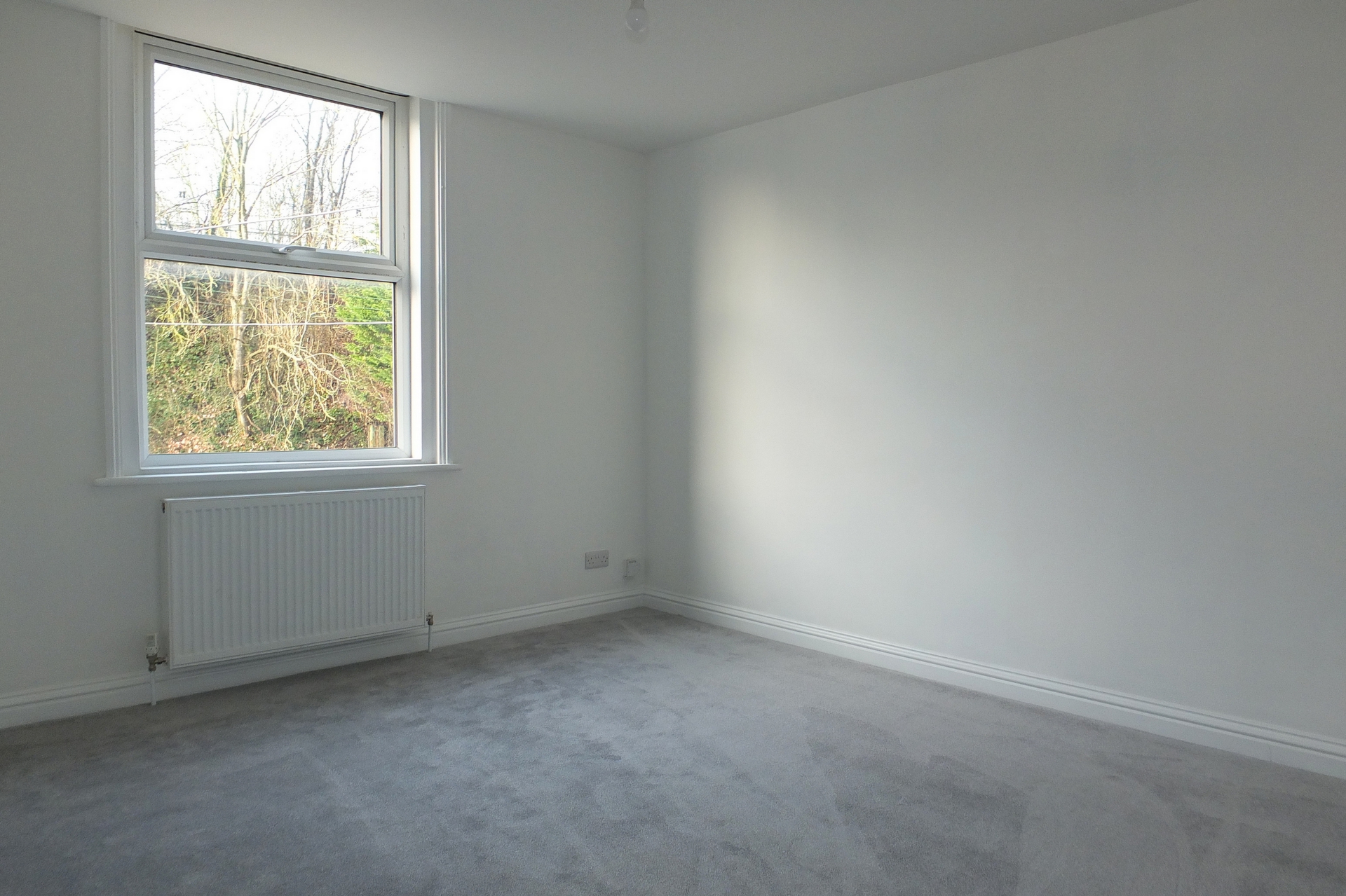 Property For Sale Mill Green Road, Haywards Heath, RH16 2 Bedroom