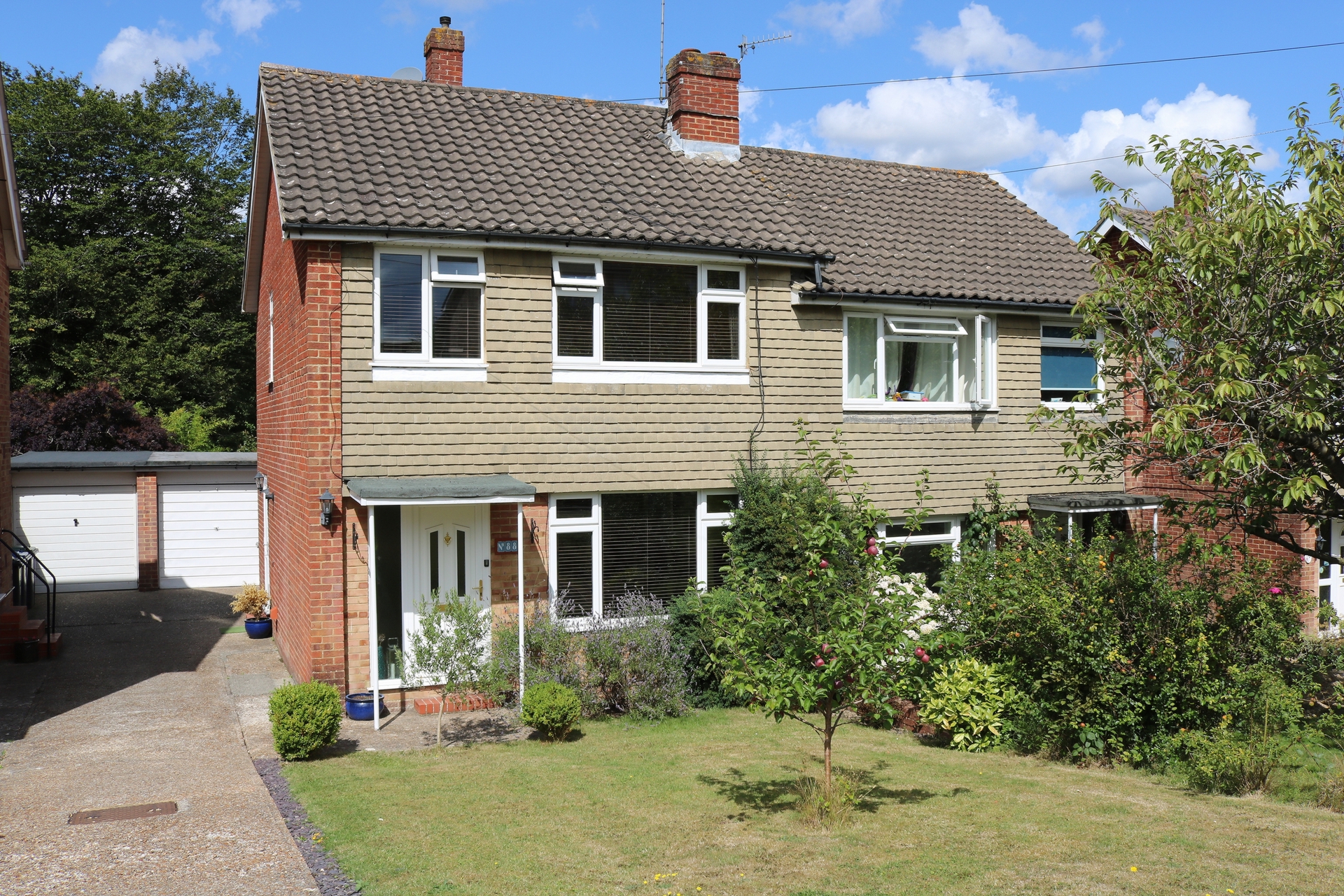 Property For Sale Sunnywood Drive, Haywards Heath, RH16 3 Bedroom