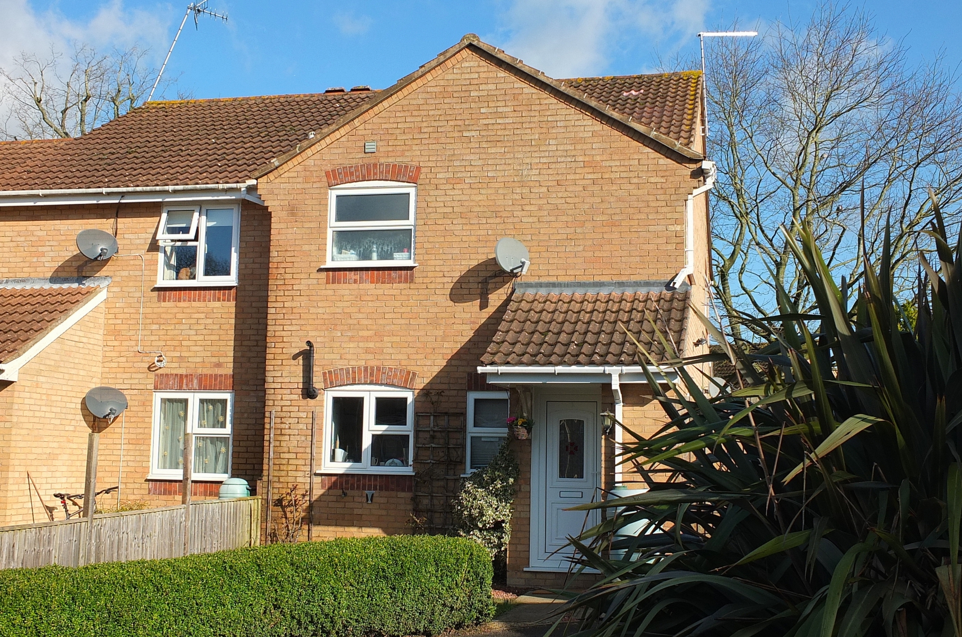 Property For Sale Larch Way, Haywards Heath, RH16 1 Bedroom House