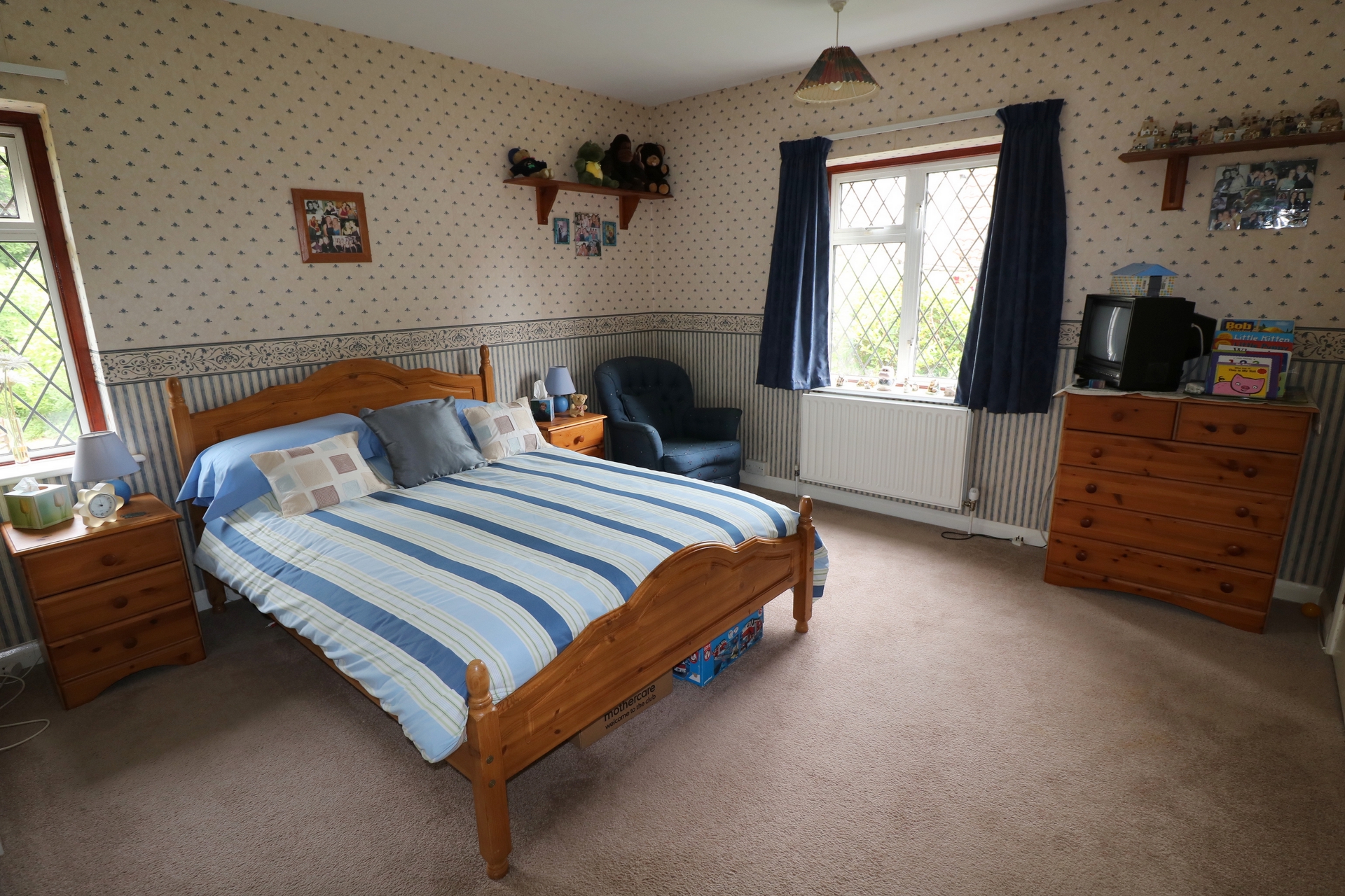 Property For Sale Lucastes Lane, Haywards Heath, RH16 4 Bedroom House