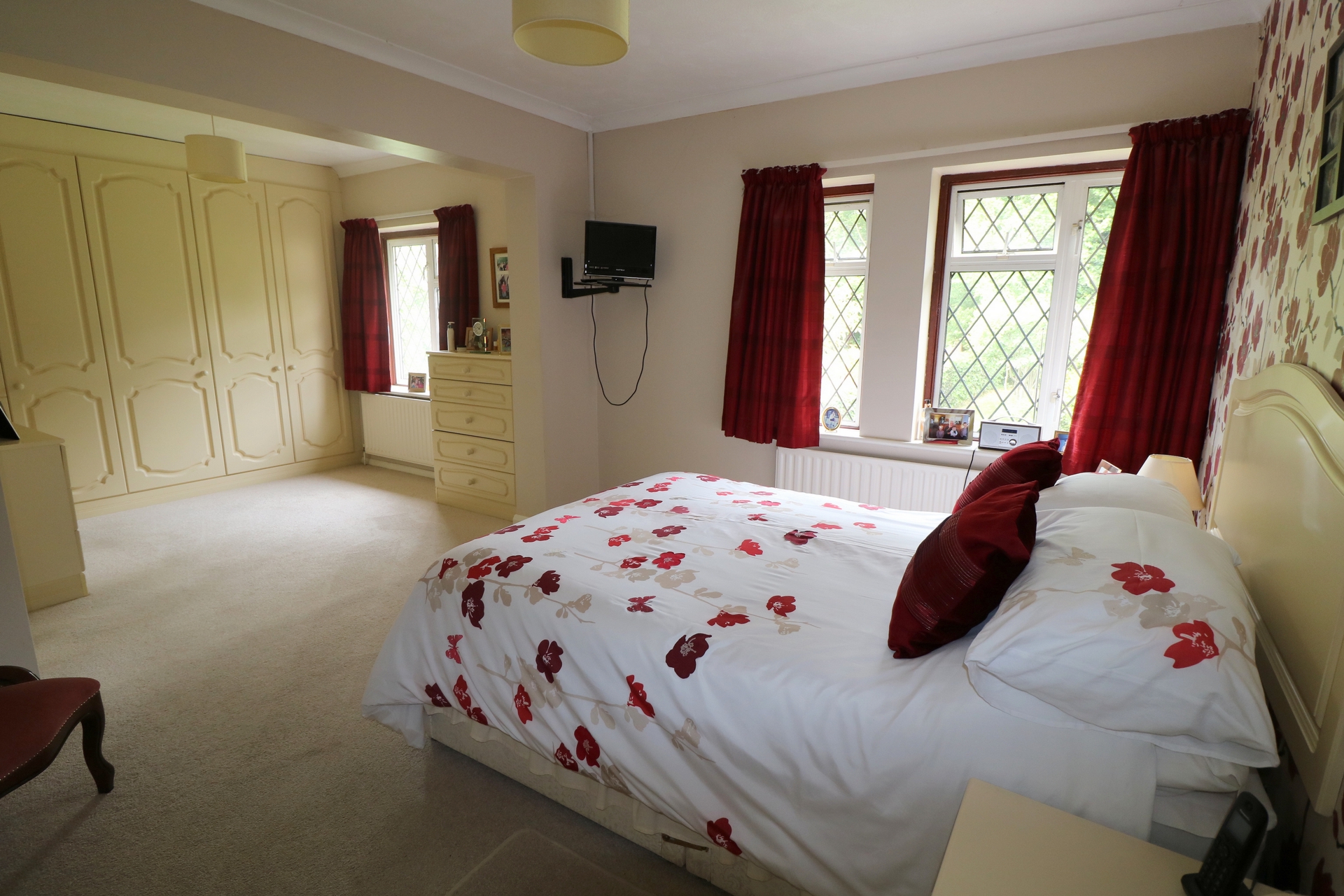 Property For Sale Lucastes Lane, Haywards Heath, RH16 4 Bedroom House