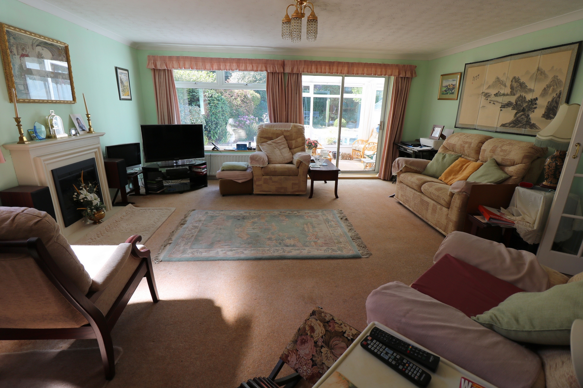 Property For Sale Farlington Avenue, Haywards Heath, RH16 3 Bedroom
