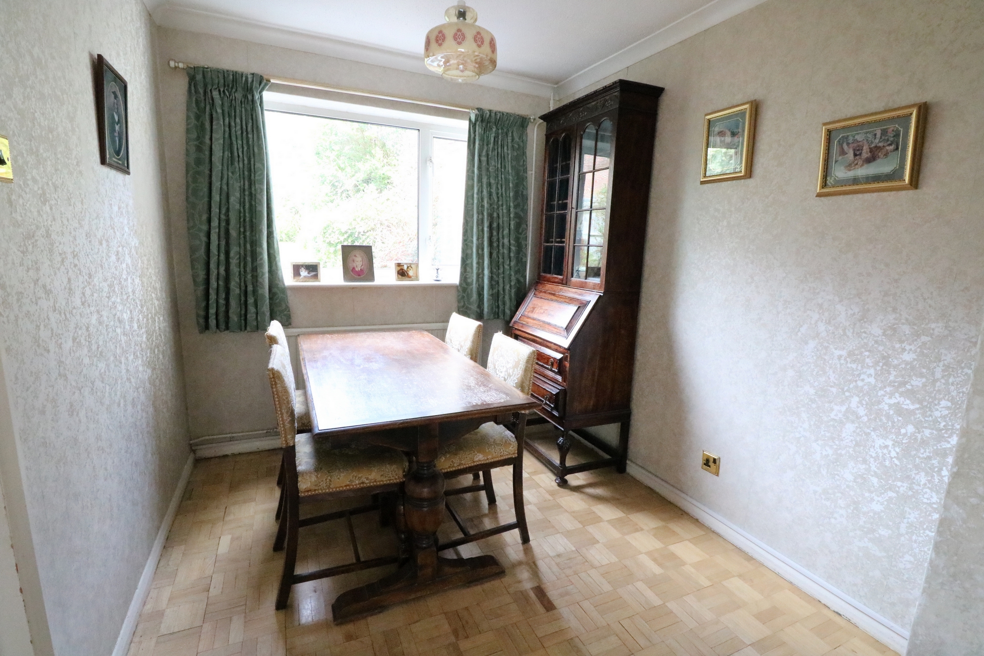 Property For Sale Harlands Road, Haywards Heath, RH16 3 Bedroom House