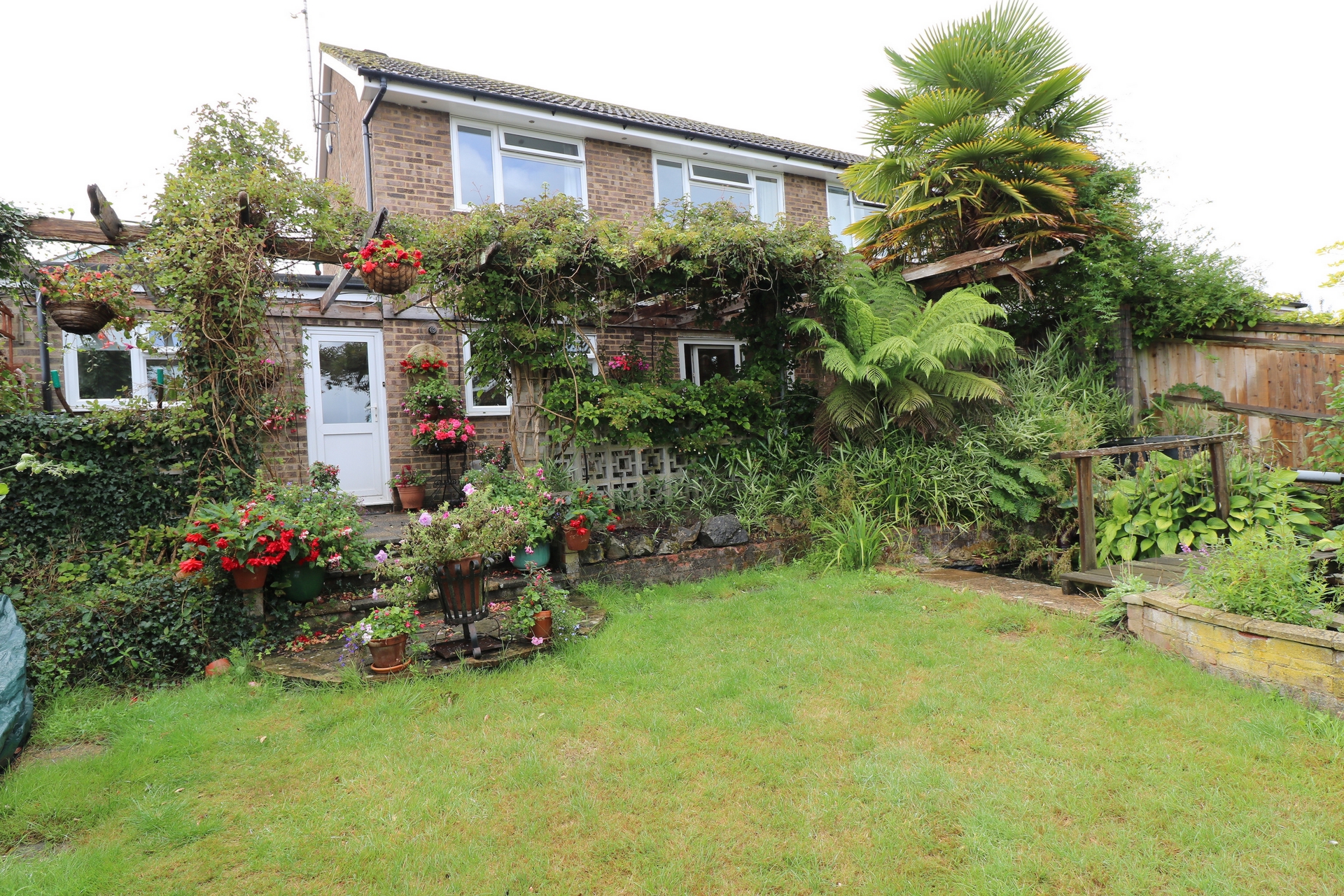 Property For Sale Pembury Close, Haywards Heath, RH16 4 Bedroom House