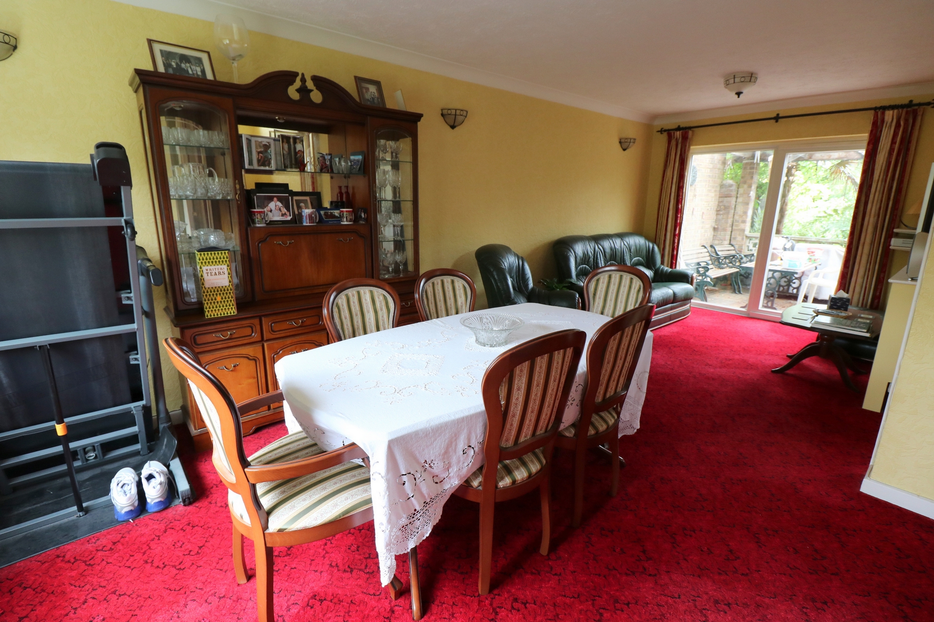 Property For Sale Pembury Close, Haywards Heath, RH16 4 Bedroom House