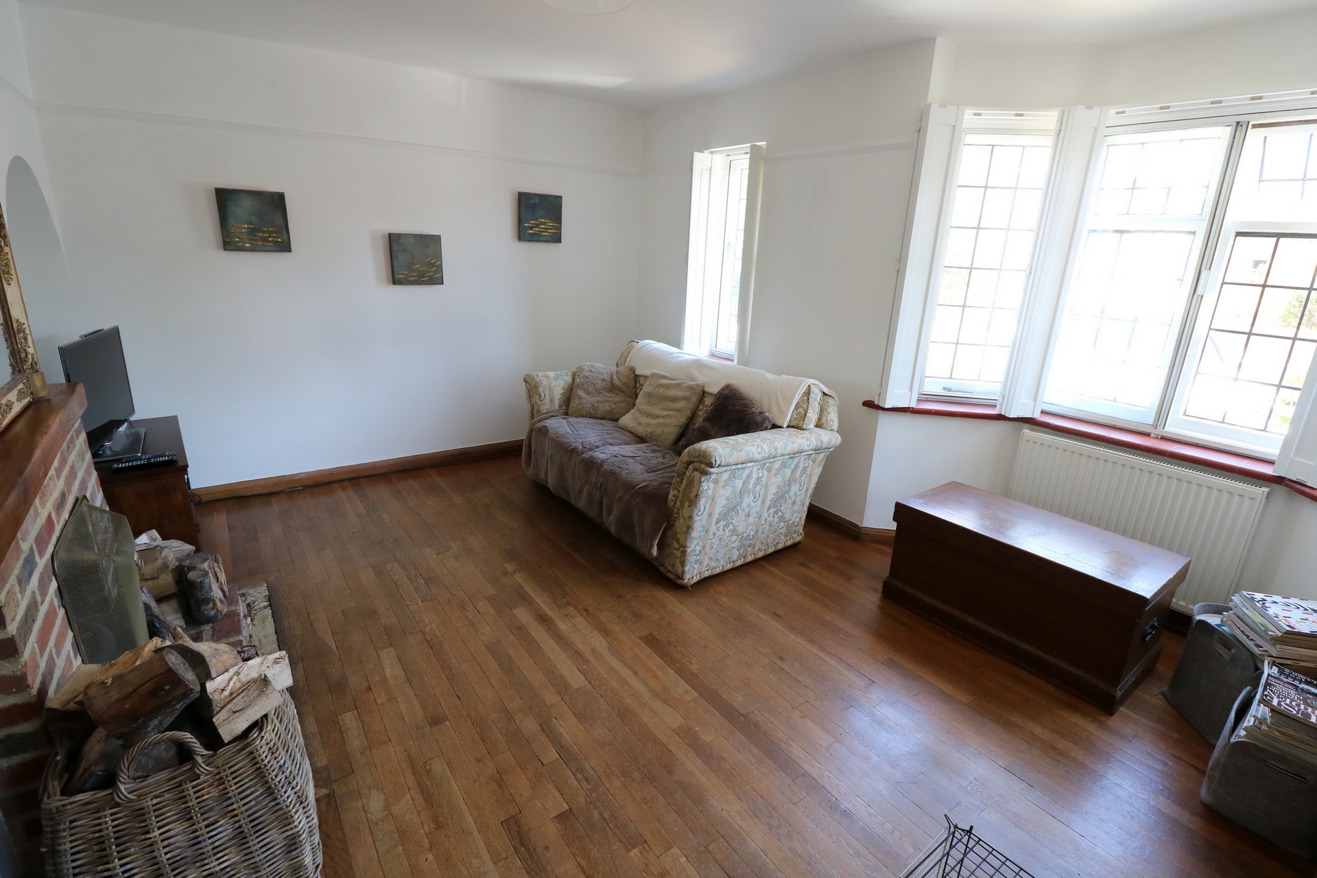 Property For Sale Boltro Road, Haywards Heath, RH16 3 Bedroom House