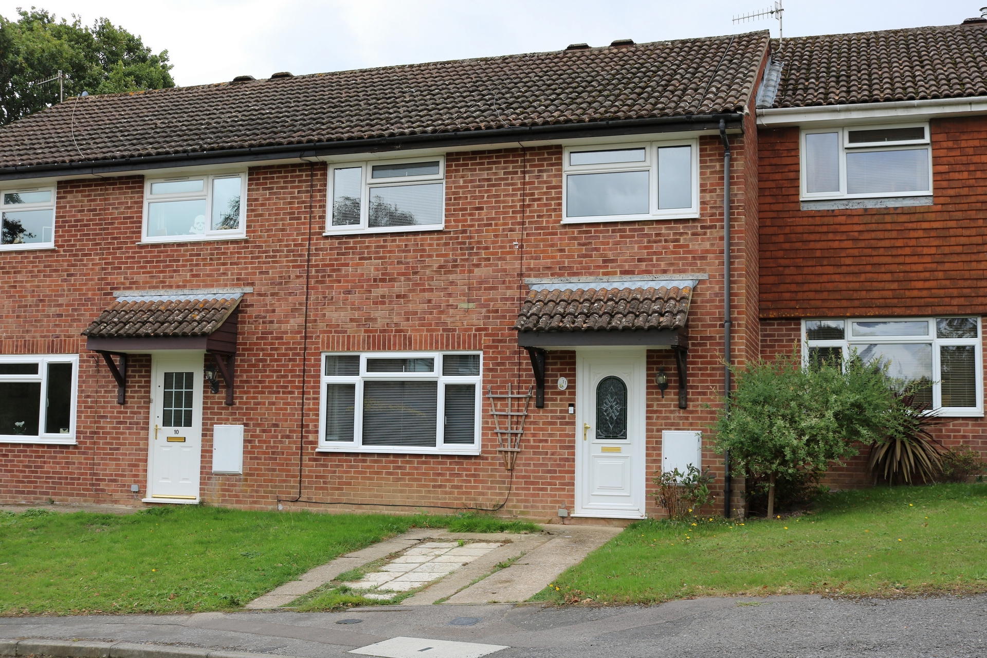 Property For Sale Acre Close, Haywards Heath, RH16 3 Bedroom House