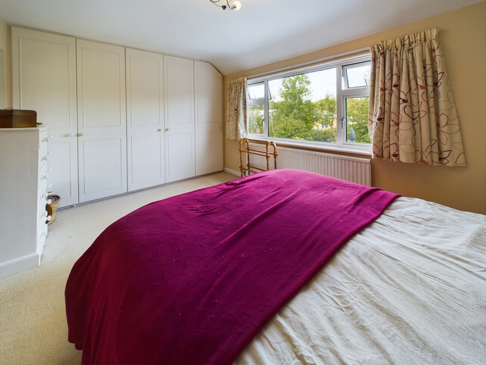 Property For Sale Gordon Road, Haywards Heath, RH16 4 Bedroom House