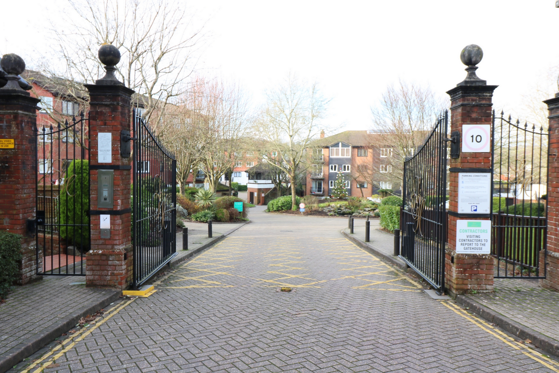 Property For Sale Great Heathmead, Haywards Heath, RH16 1 Bedroom