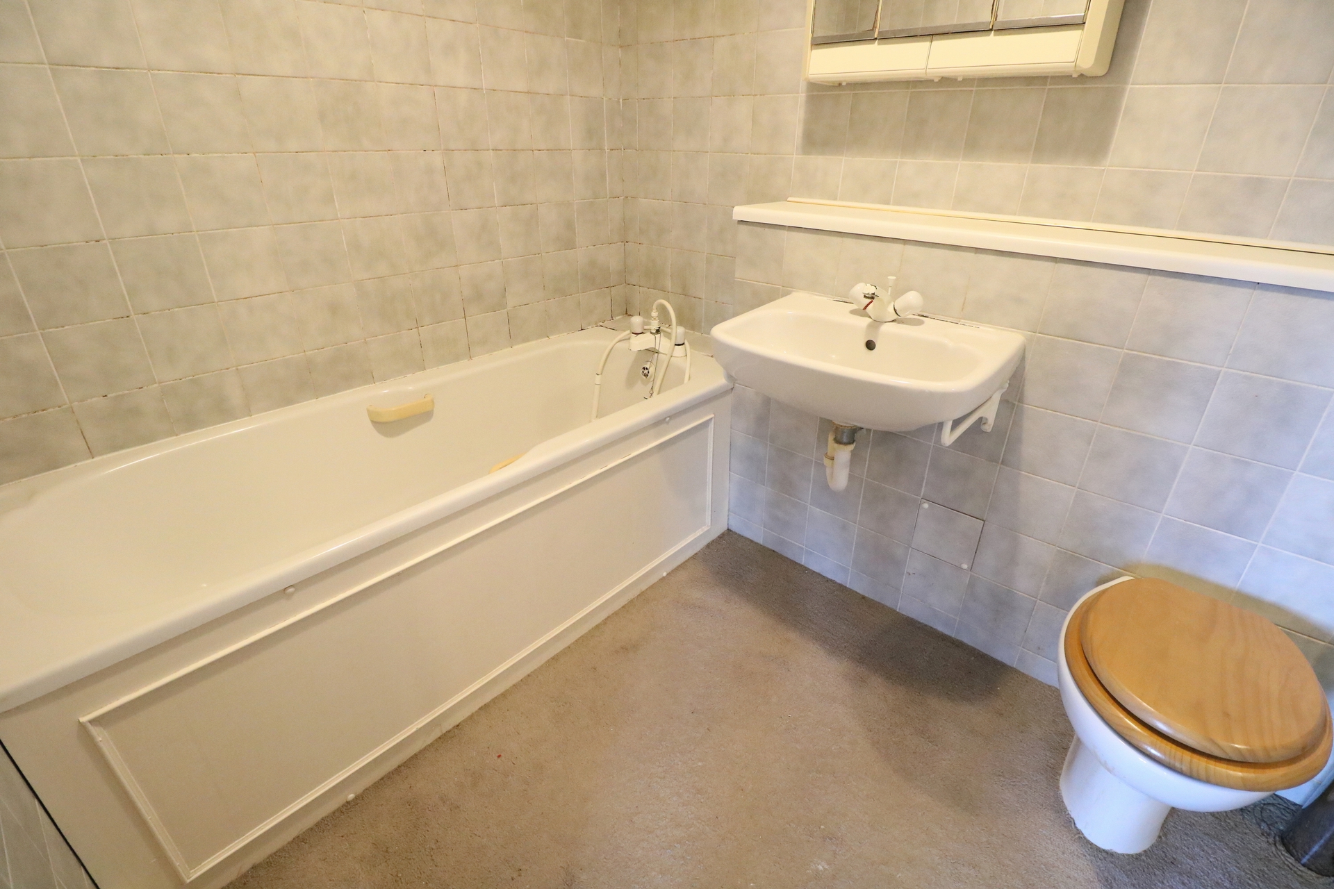 Property For Sale Great Heathmead, Haywards Heath, RH16 1 Bedroom