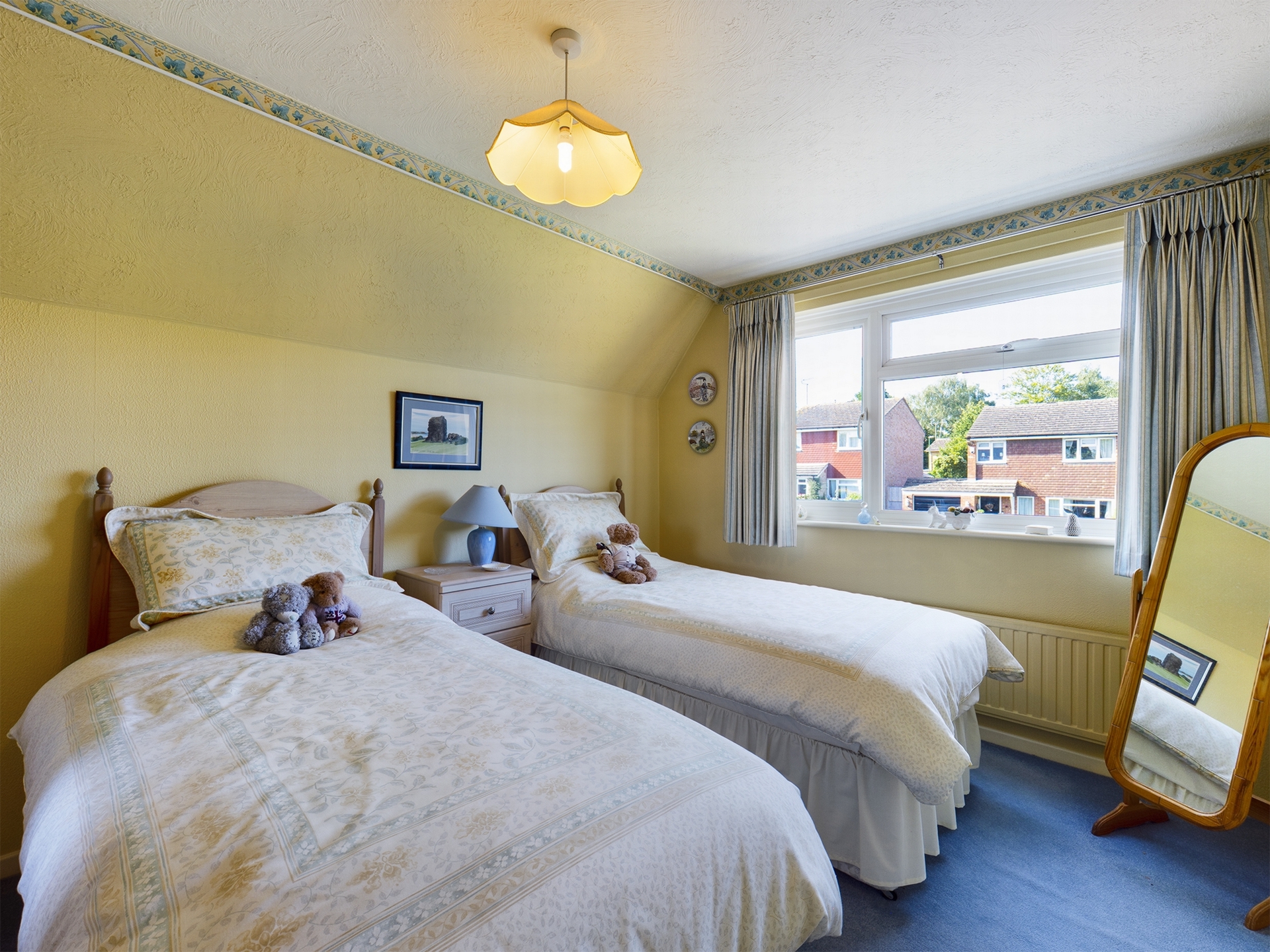 Property For Sale Hoblands, Haywards Heath, RH16 4 Bedroom House