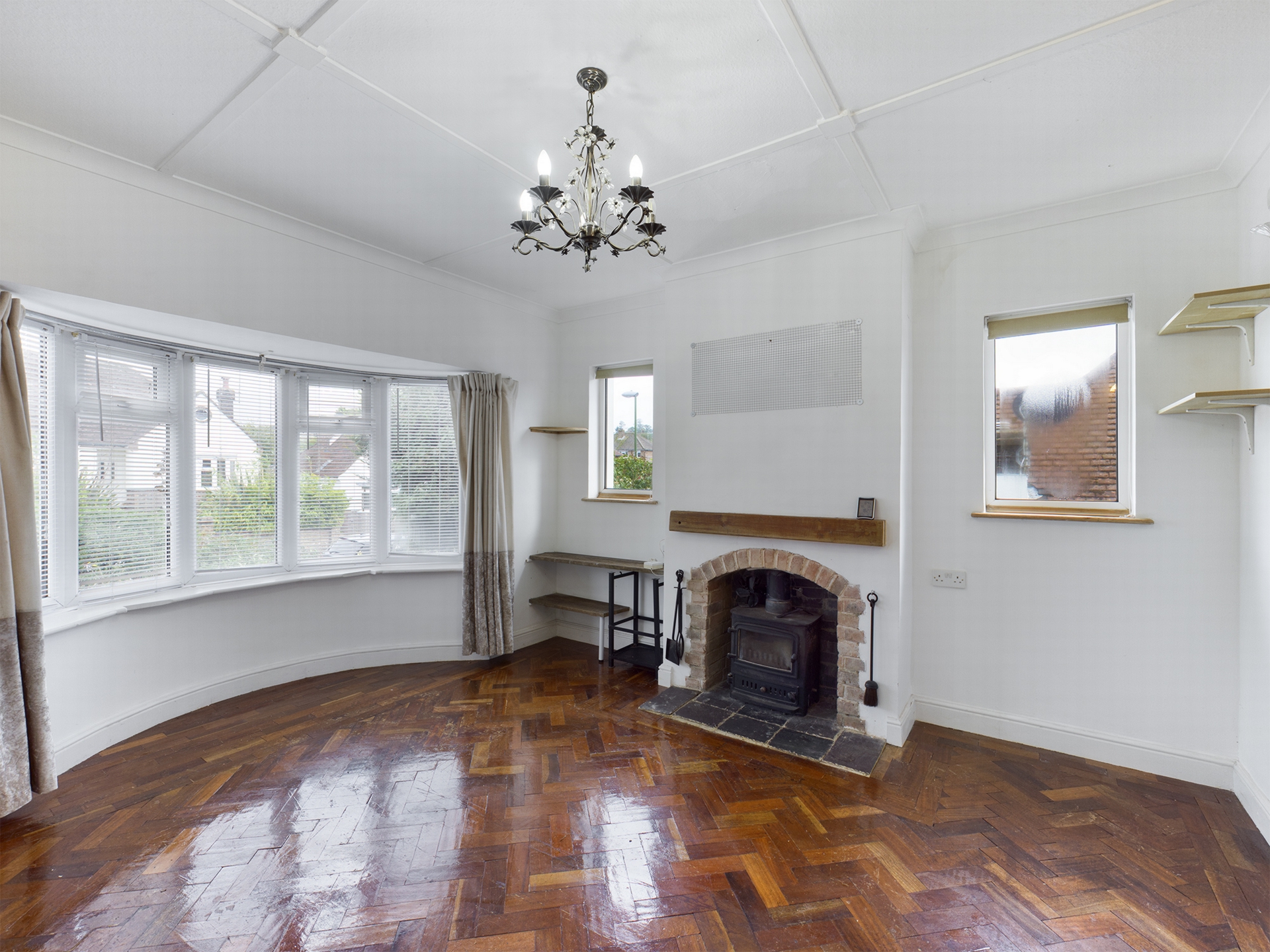 Property For Sale Vale Road, Haywards Heath, RH16 2 Bedroom Bungalow