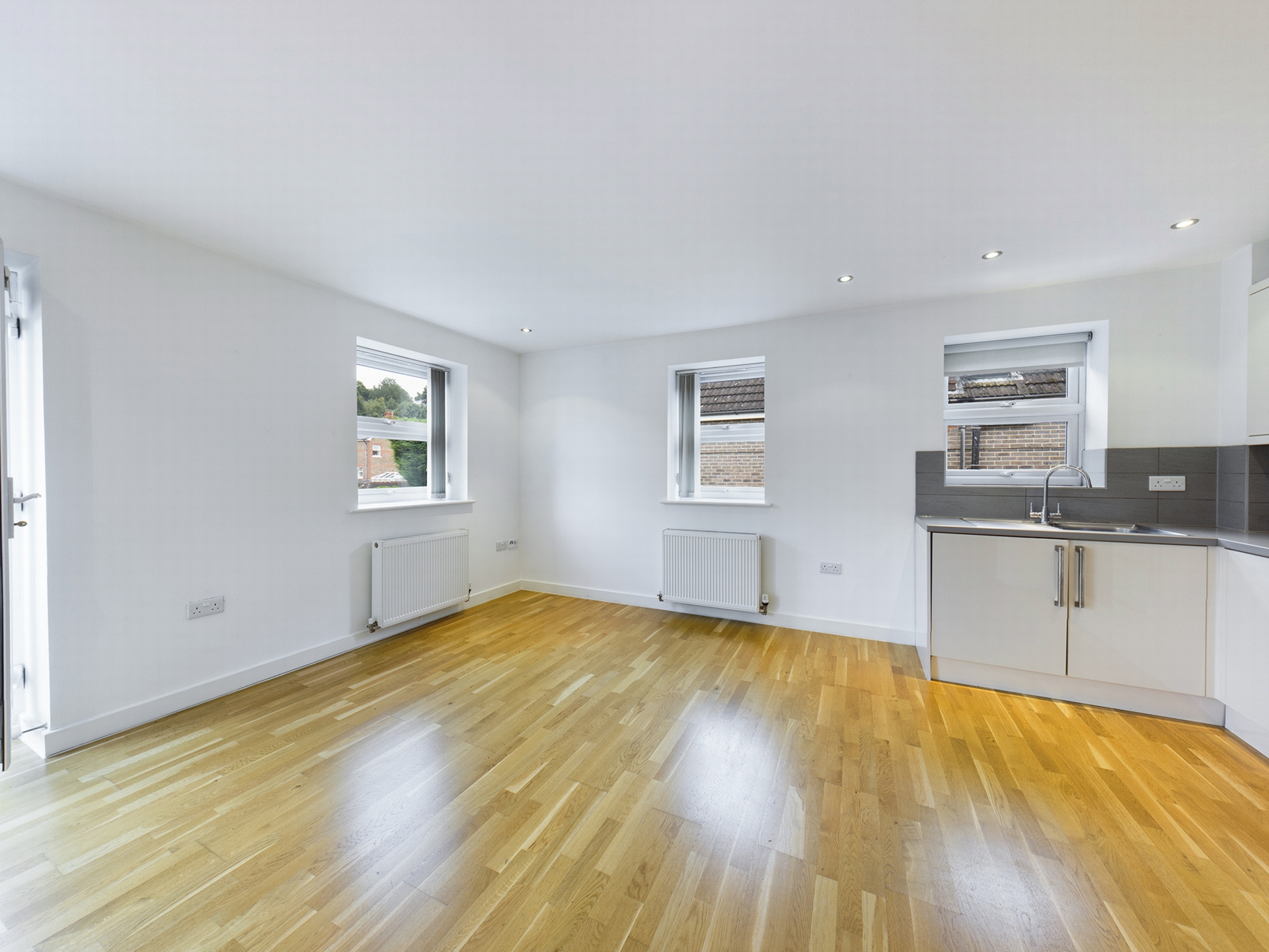 Property For Sale Queens Road, Haywards Heath, RH16 2 Bedroom Flat