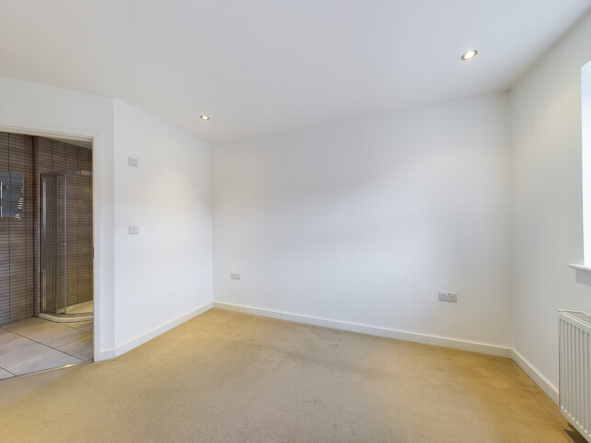 Property For Sale Queens Road, Haywards Heath, RH16 2 Bedroom Flat