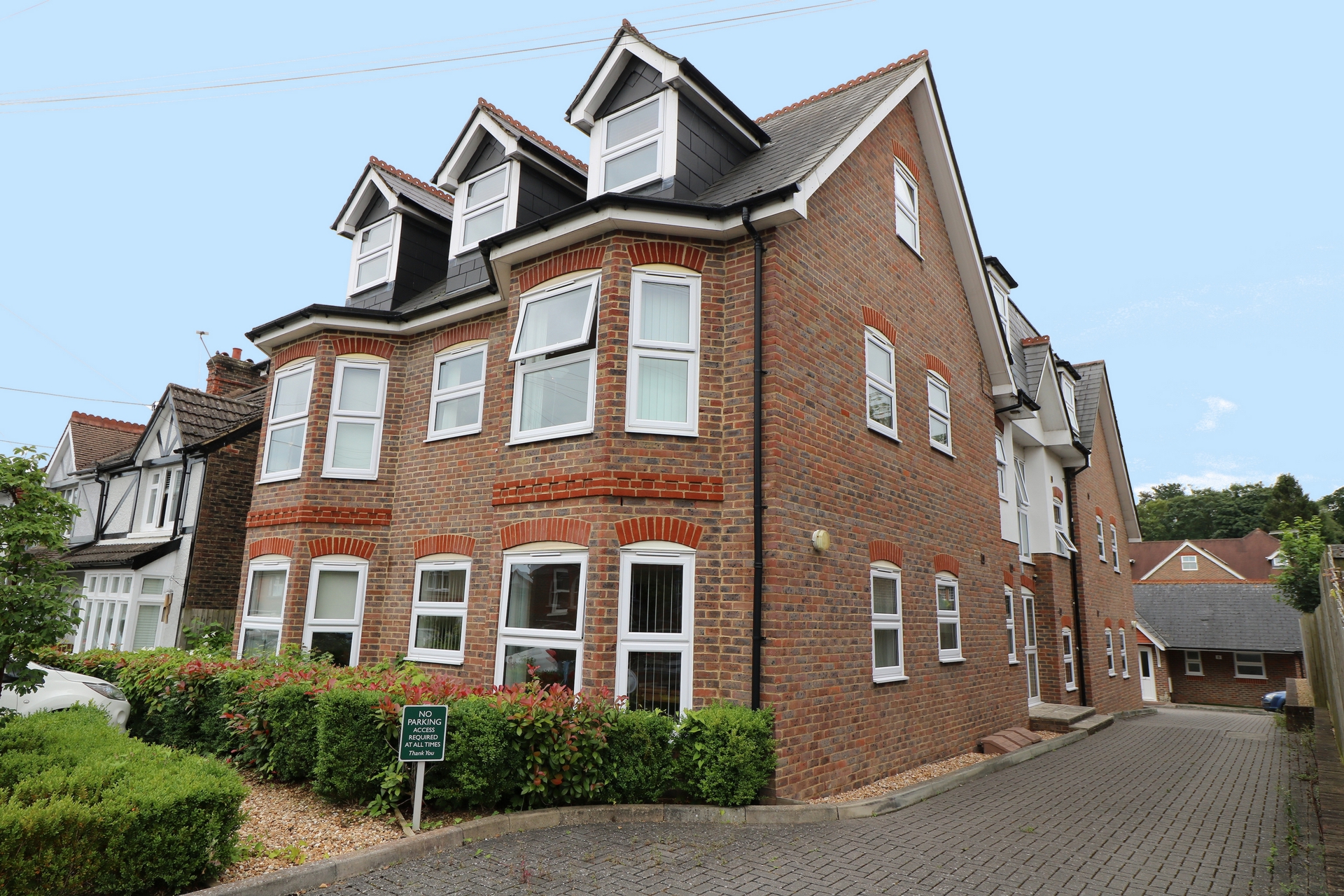 Property For Sale Queens Road, Haywards Heath, RH16 2 Bedroom Flat