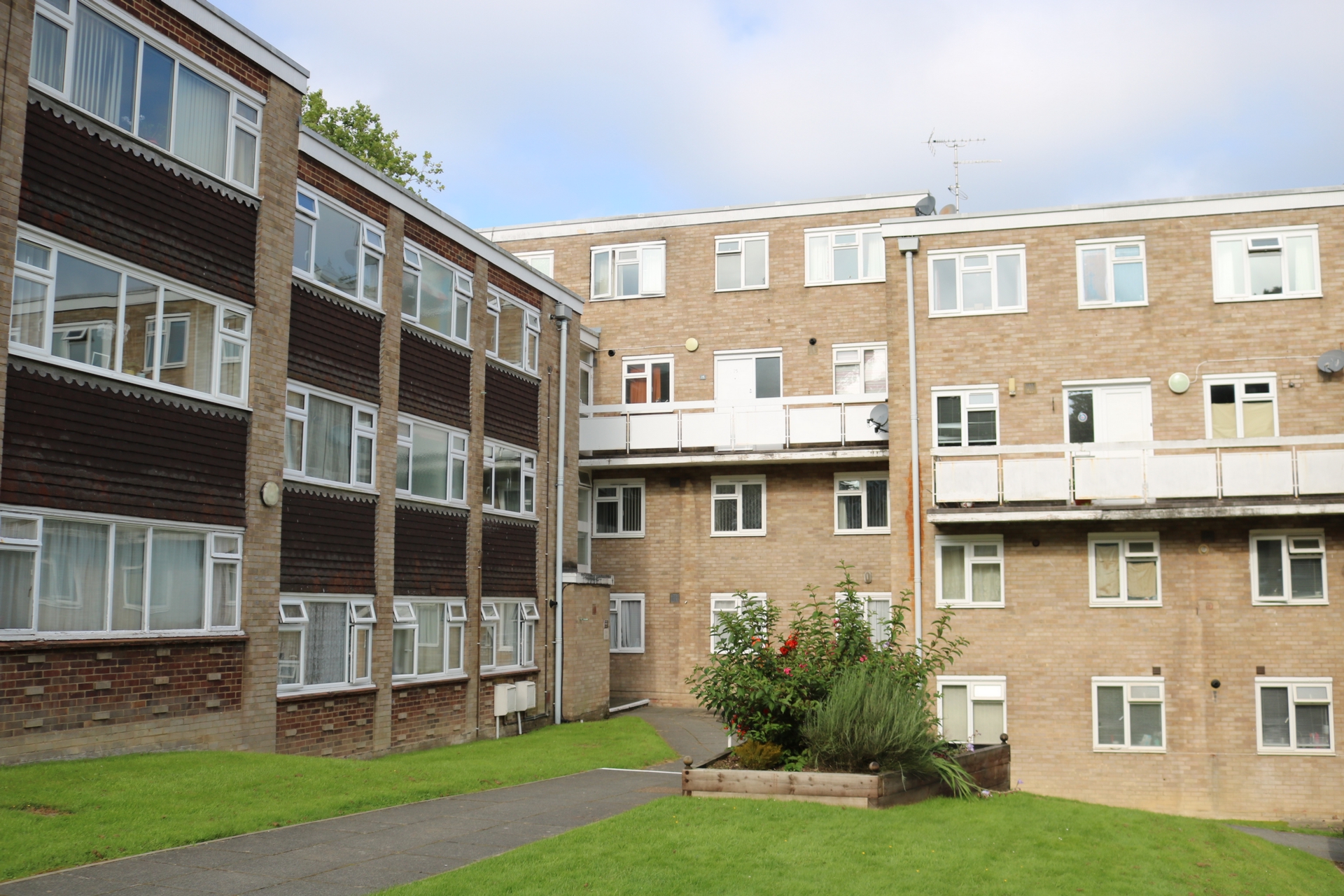 Property For Sale Perrymount Road, Haywards Heath, RH16 2 Bedroom