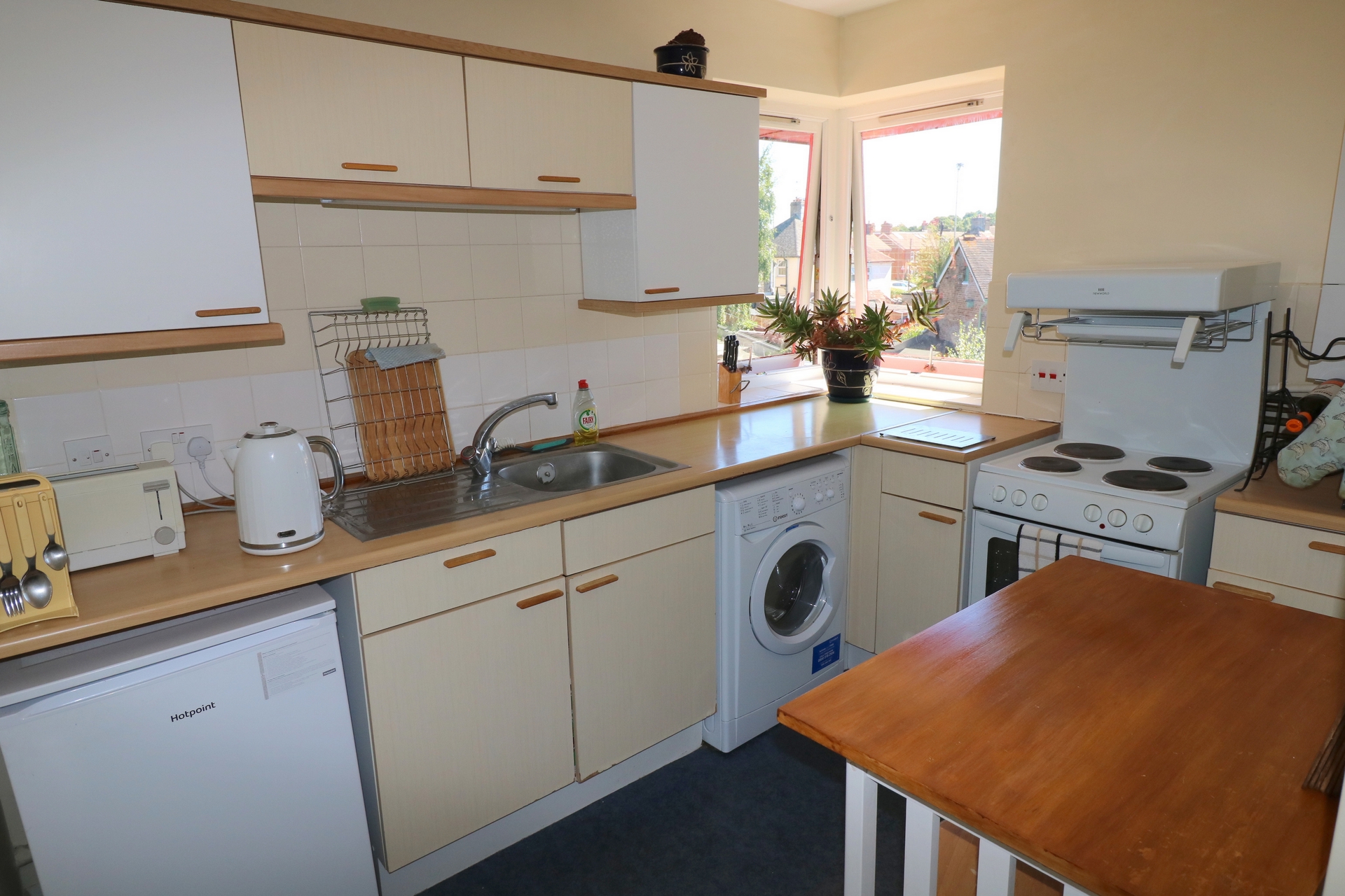 Property For Sale Franklynn Road, Haywards Heath, RH16 2 Bedroom Flat