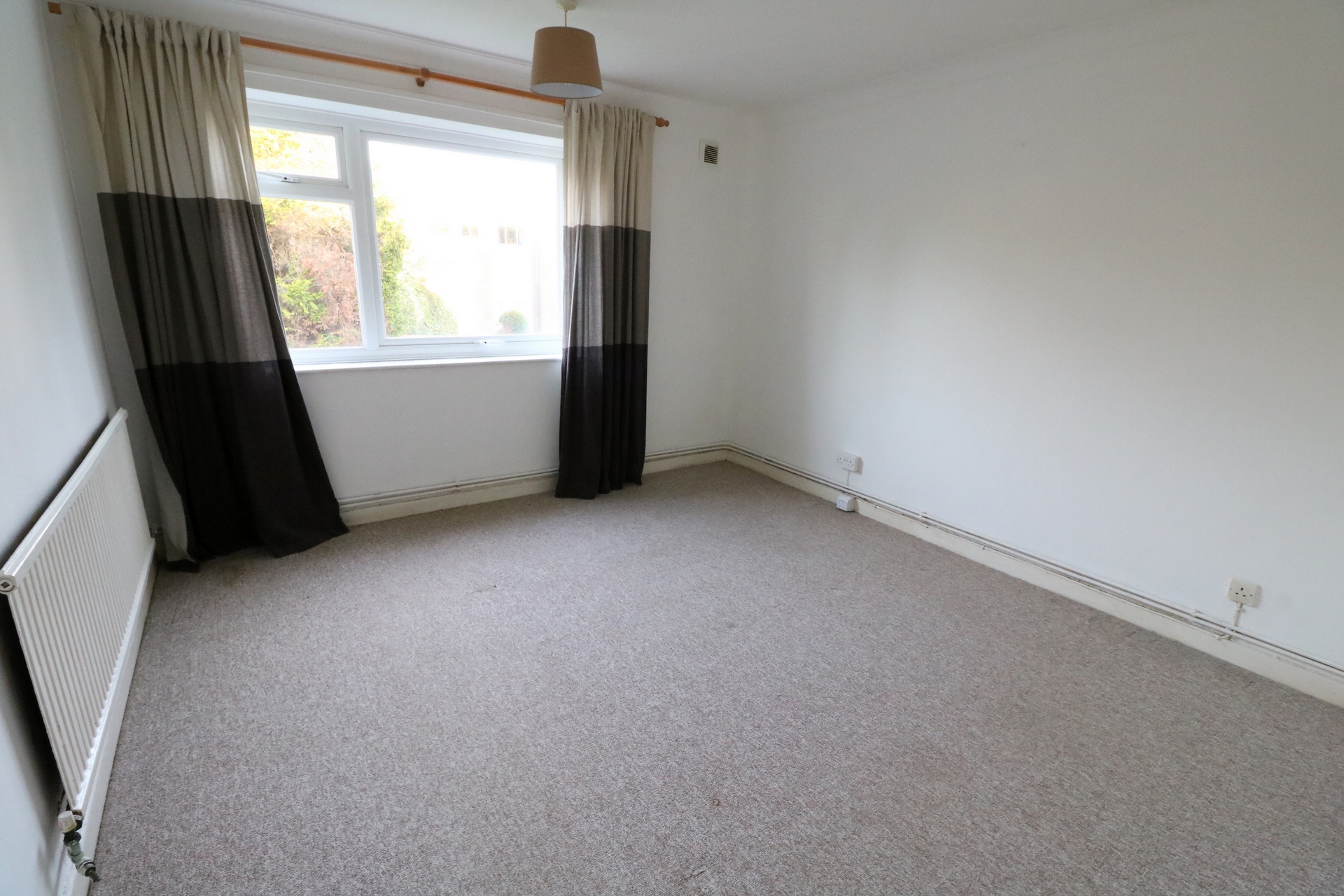 Property For Sale Sharrow Close, Haywards Heath, RH16 2 Bedroom Flat