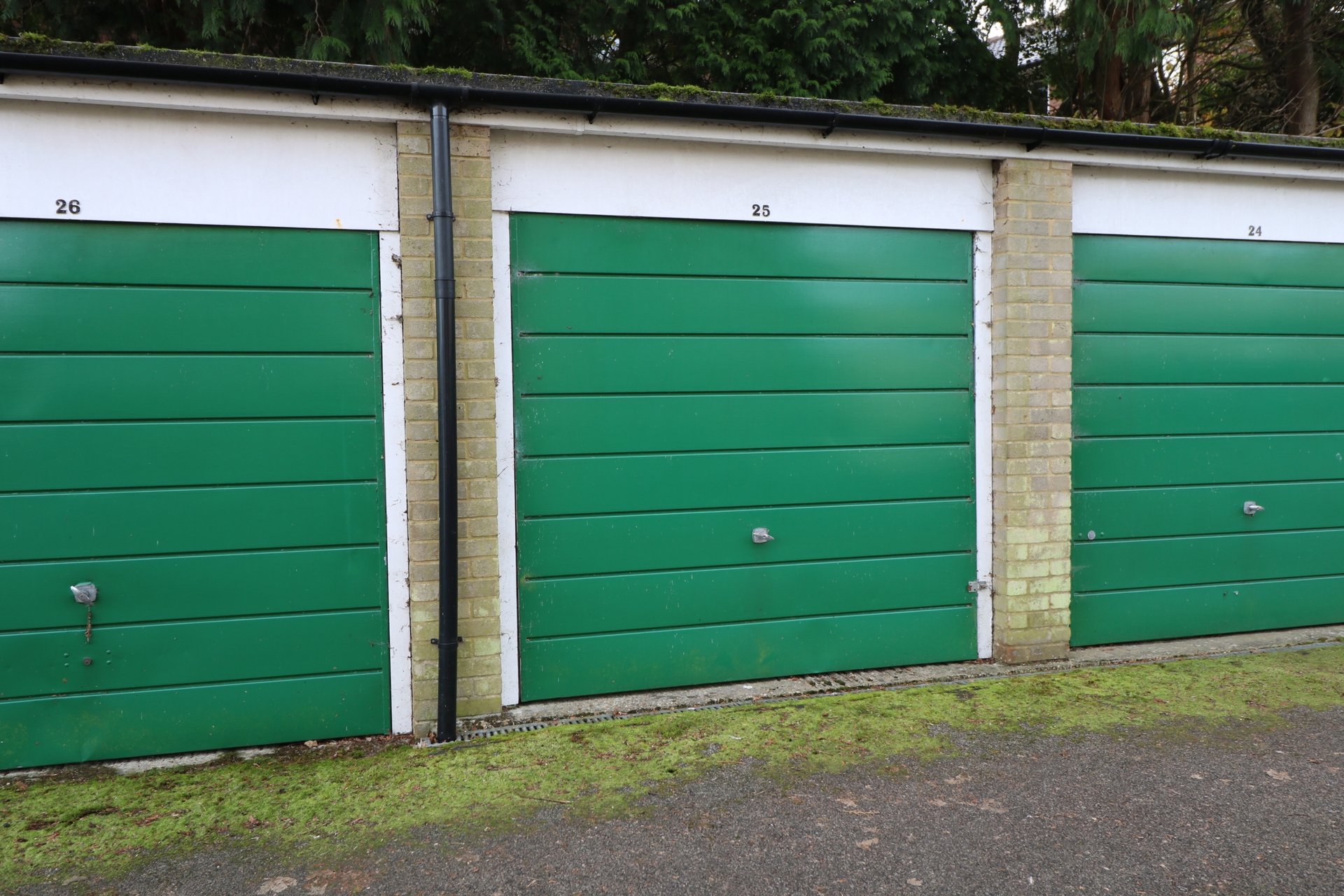 Property For Sale Sharrow Close, Haywards Heath, RH16 2 Bedroom Flat