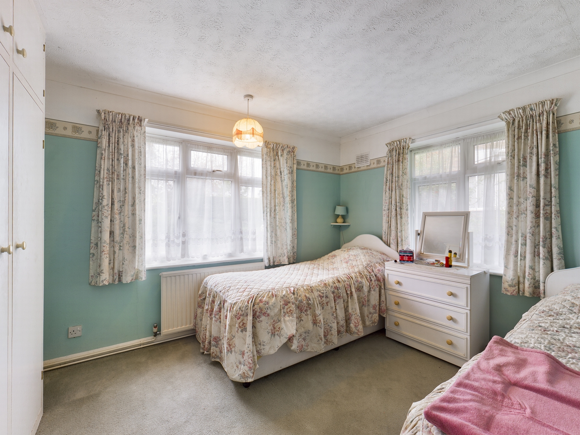 Property For Sale Ash Grove, Haywards Heath, RH16 2 Bedroom Bungalow