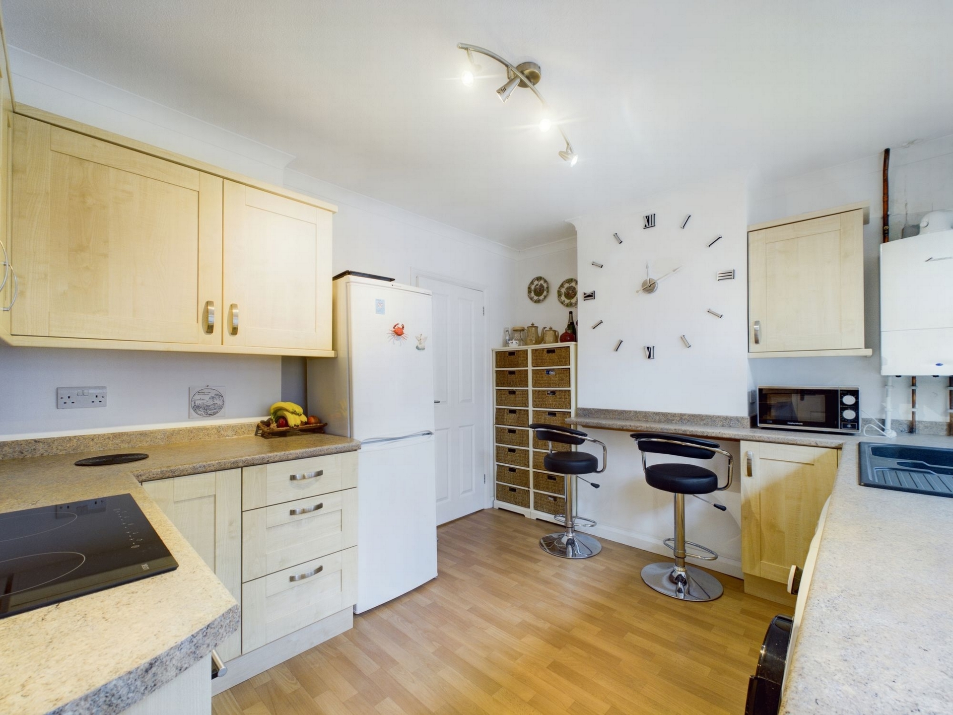 Property For Sale Lowfield Road, Haywards Heath, RH16 2 Bedroom