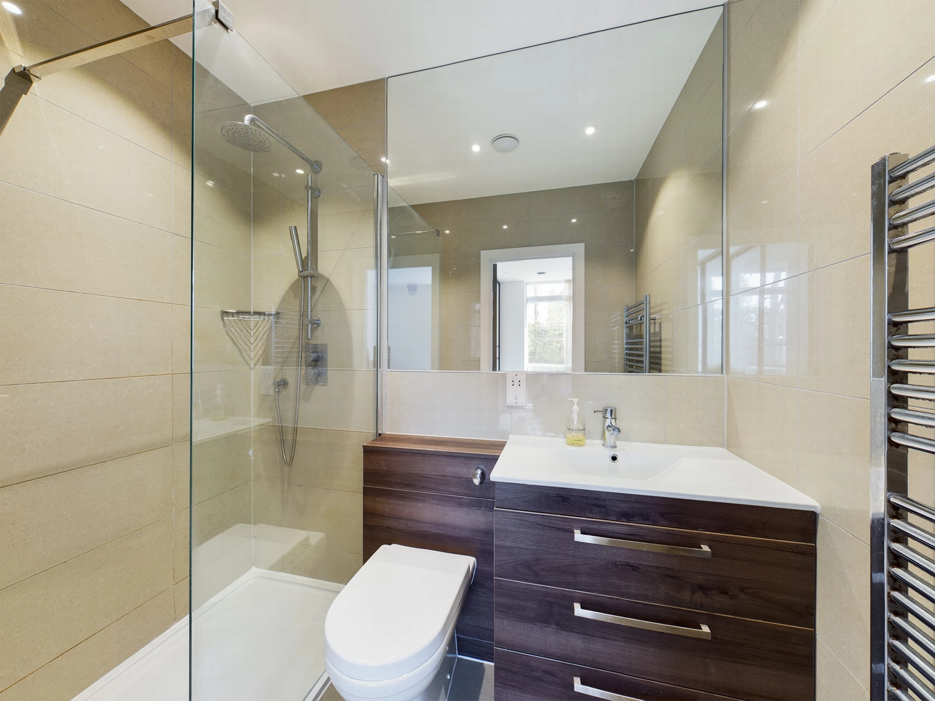 EN SUITE