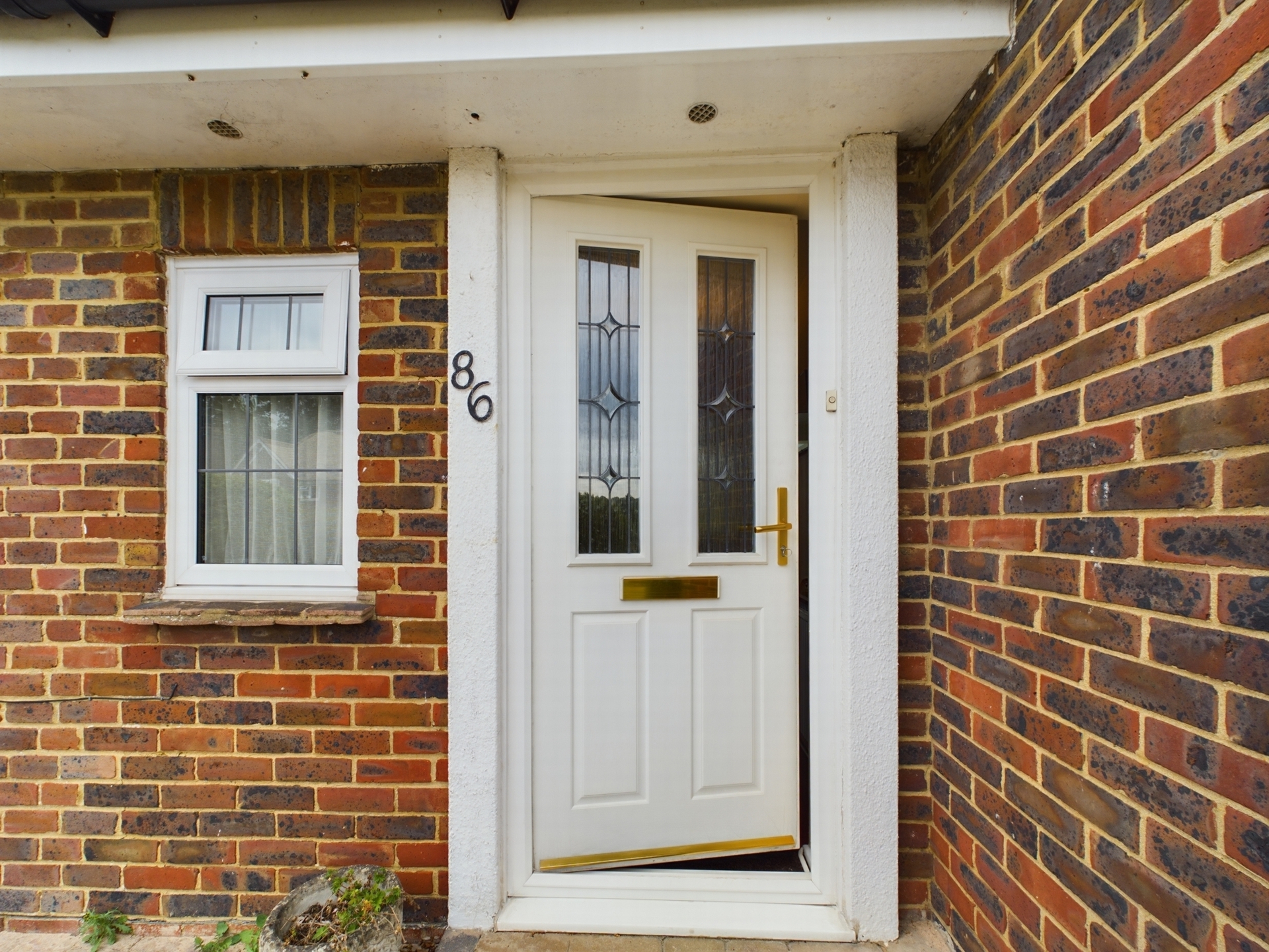 Property For Sale Harlands Road, Haywards Heath, RH16 3 Bedroom House