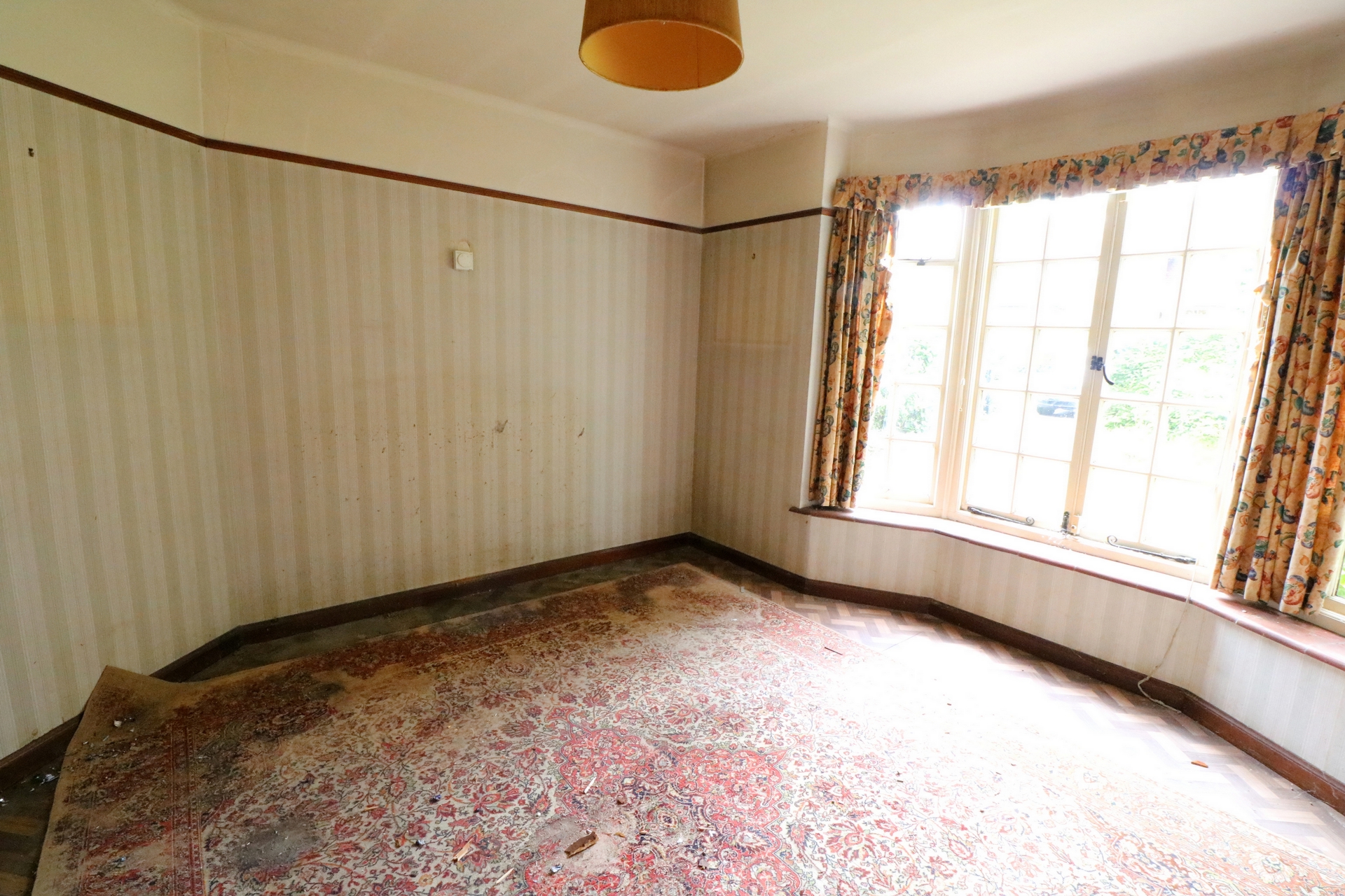 Property For Sale Wickham Way, Haywards Heath, RH16 4 Bedroom House